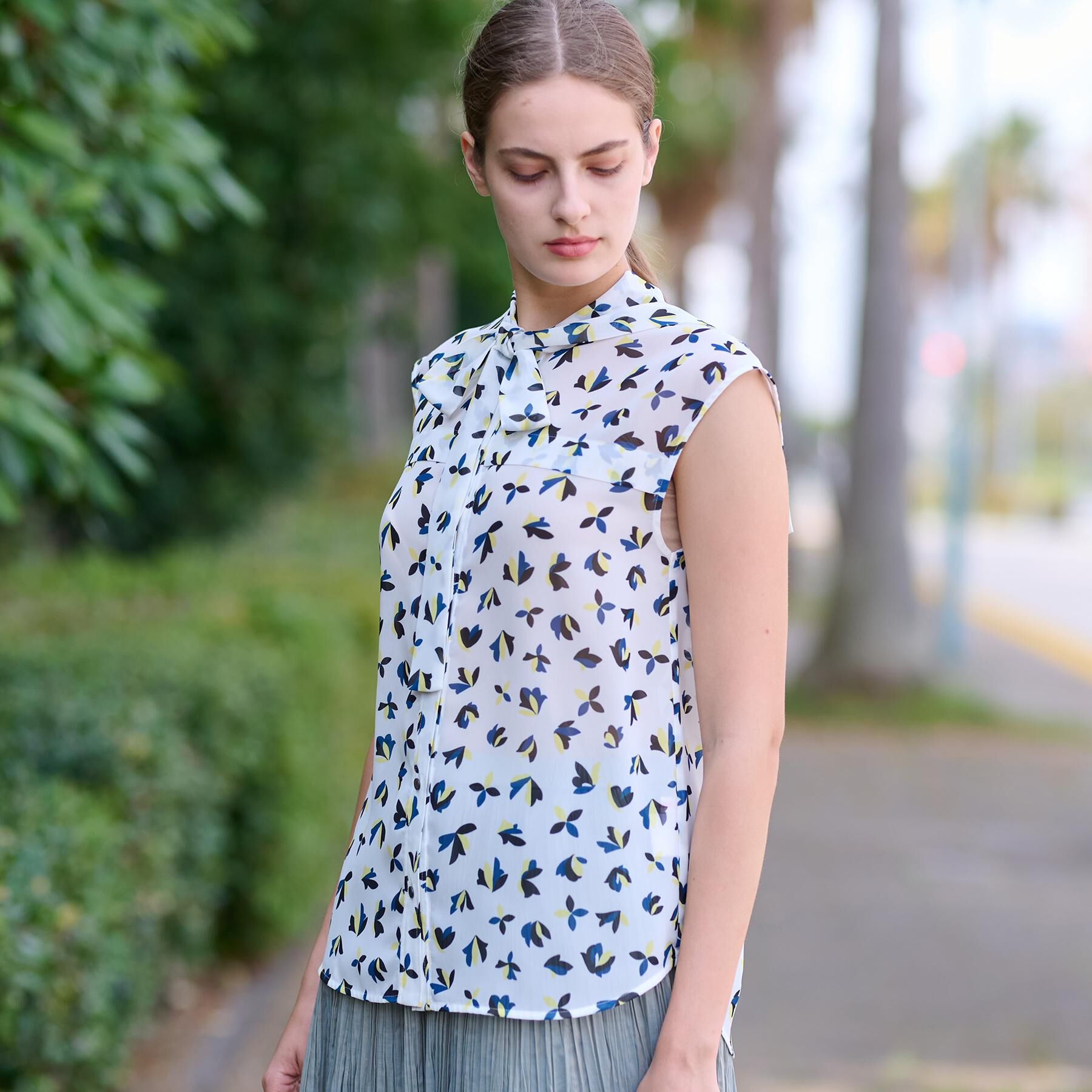 DRESSTERIOR「【洗える/きれいめ】シアーリーフプリントボウタイブラウス」|シャツ・ブラウス|