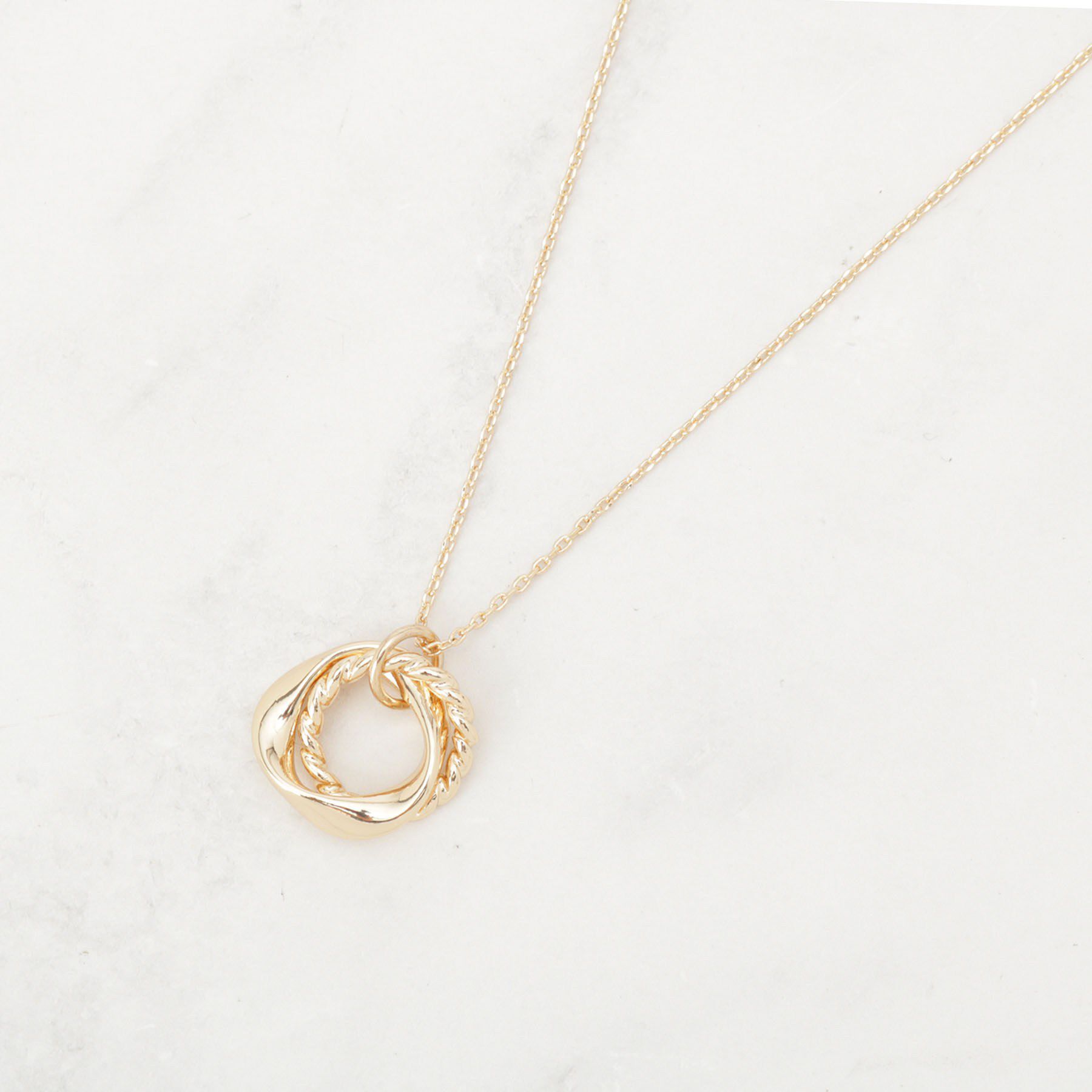 grove「ツイストメタルダブルリングショートネックレス」|ネックレス|ゴールド(007)