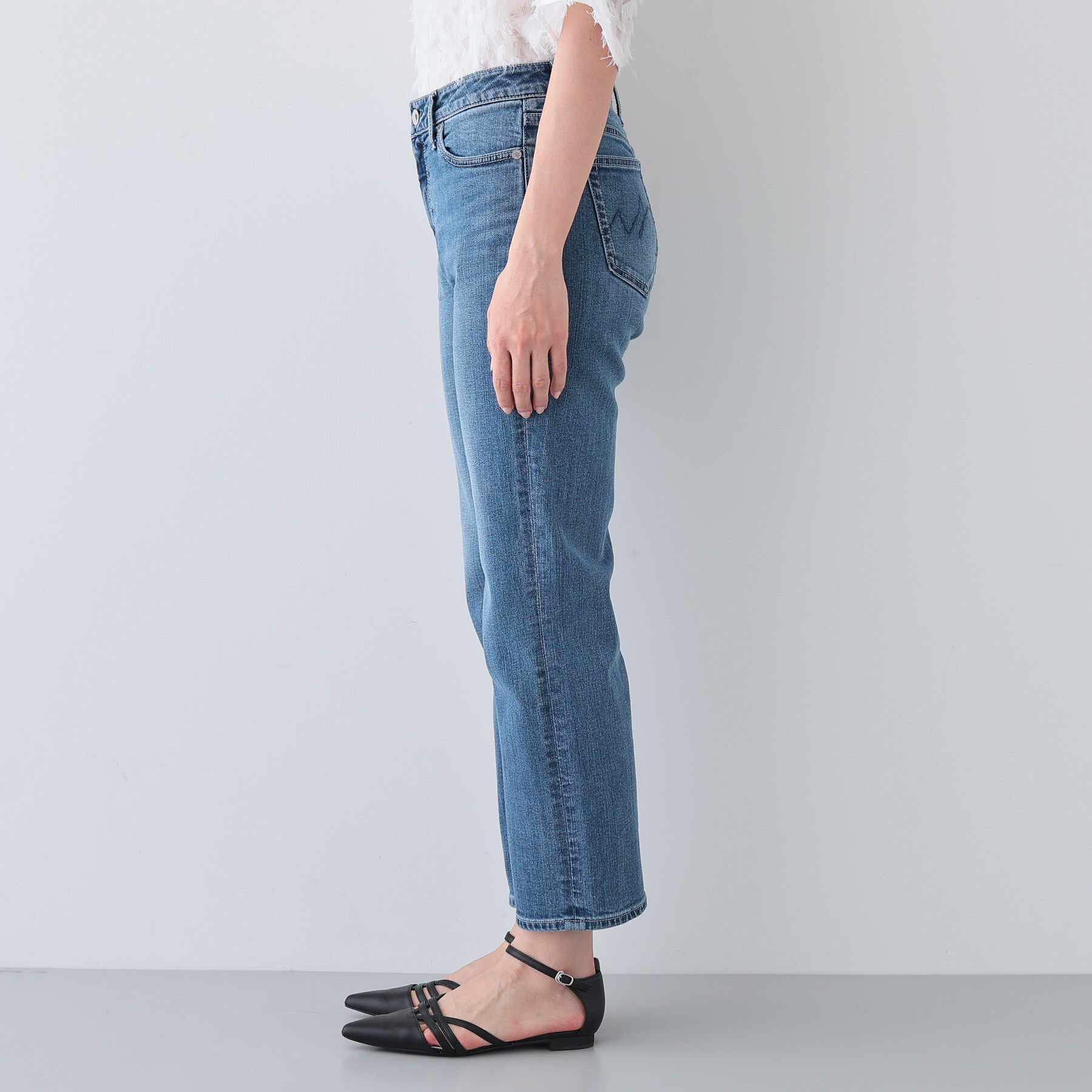 INDIVI「【春の新色登場！褒められデニム】スリムストレート デニムパンツ」|デニム|