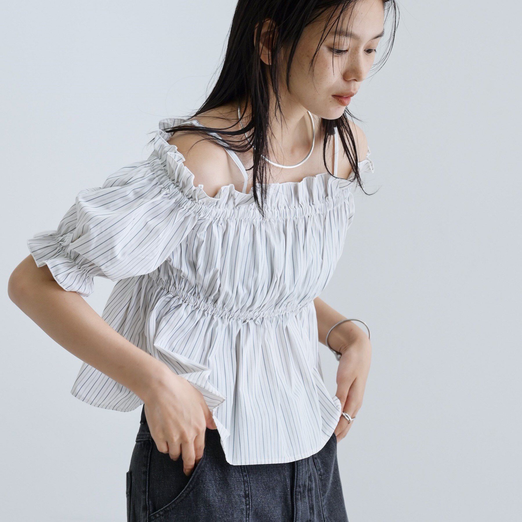 GALLEST「【一部店舗限定】オフショルシャーリングブラウス」|シャツ・ブラウス|