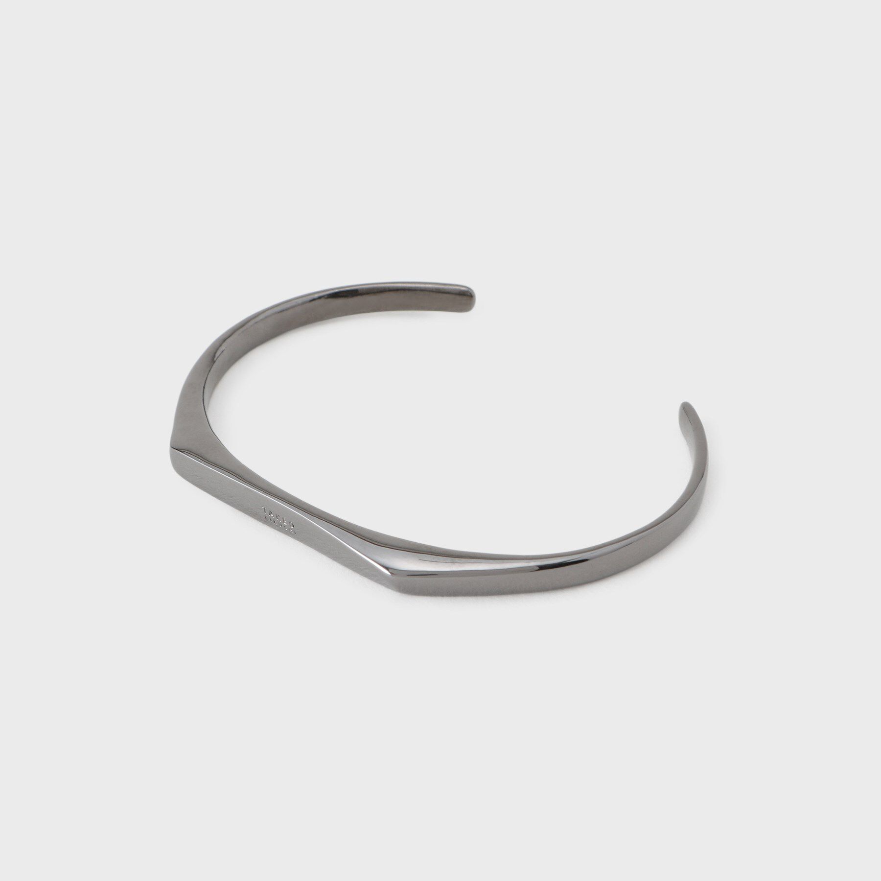 TAKEO KIKUCHI「真鍮製アソートバングル ー 洗練された大人のアクセント」|ブレスレット・バングル|ブラックシルバー(0