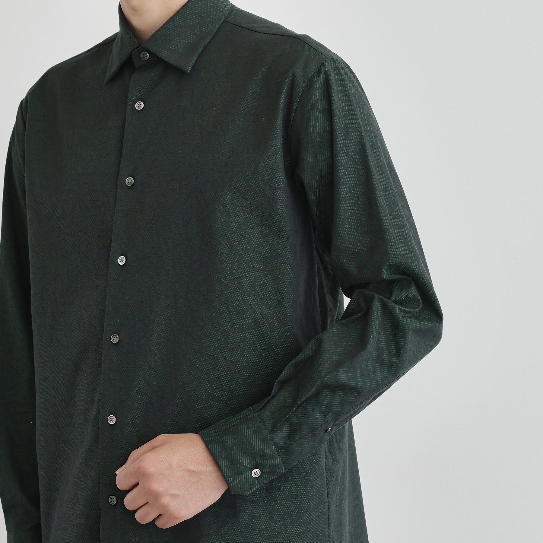 TAKEO KIKUCHI「ランダムロゴ ドビーシャツ」|シャツ・ブラウス|