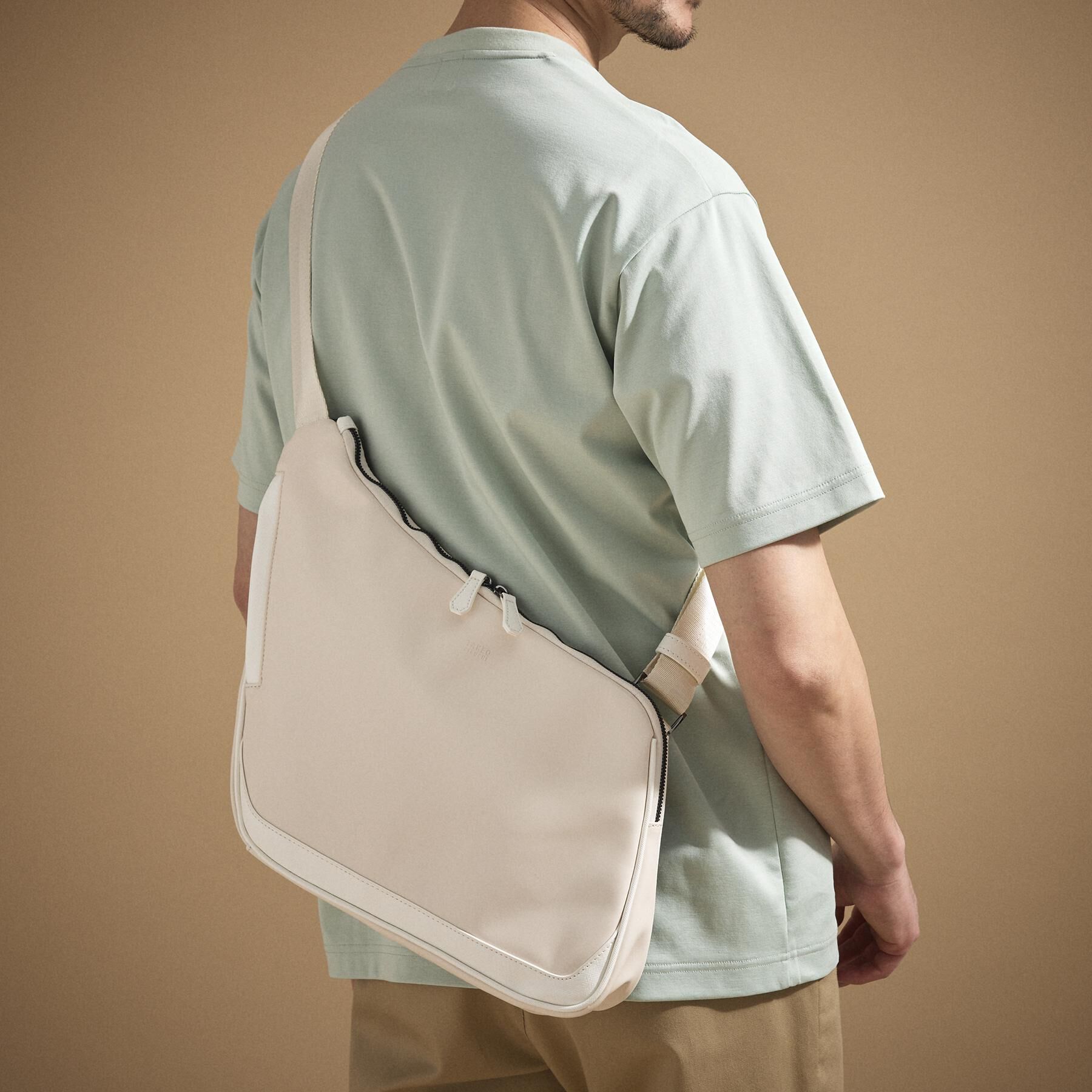 TAKEO KIKUCHI「【ペットボトル、ガジェット収納】エディターズショルダーバッグ」|ショルダー・メッセンジャー|