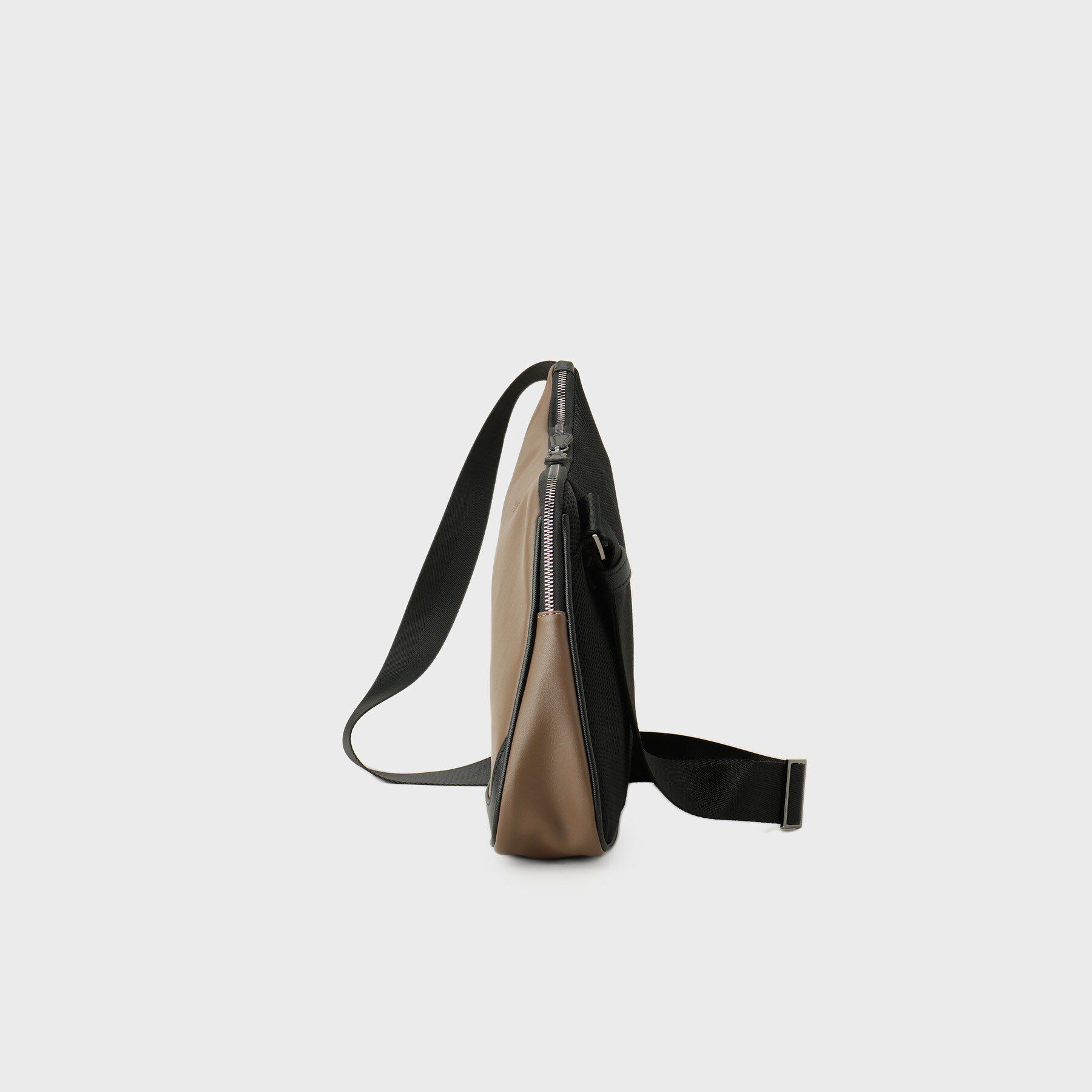 TAKEO KIKUCHI「【ペットボトル、ガジェット収納】エディターズショルダーバッグ」|ショルダー・メッセンジャー|