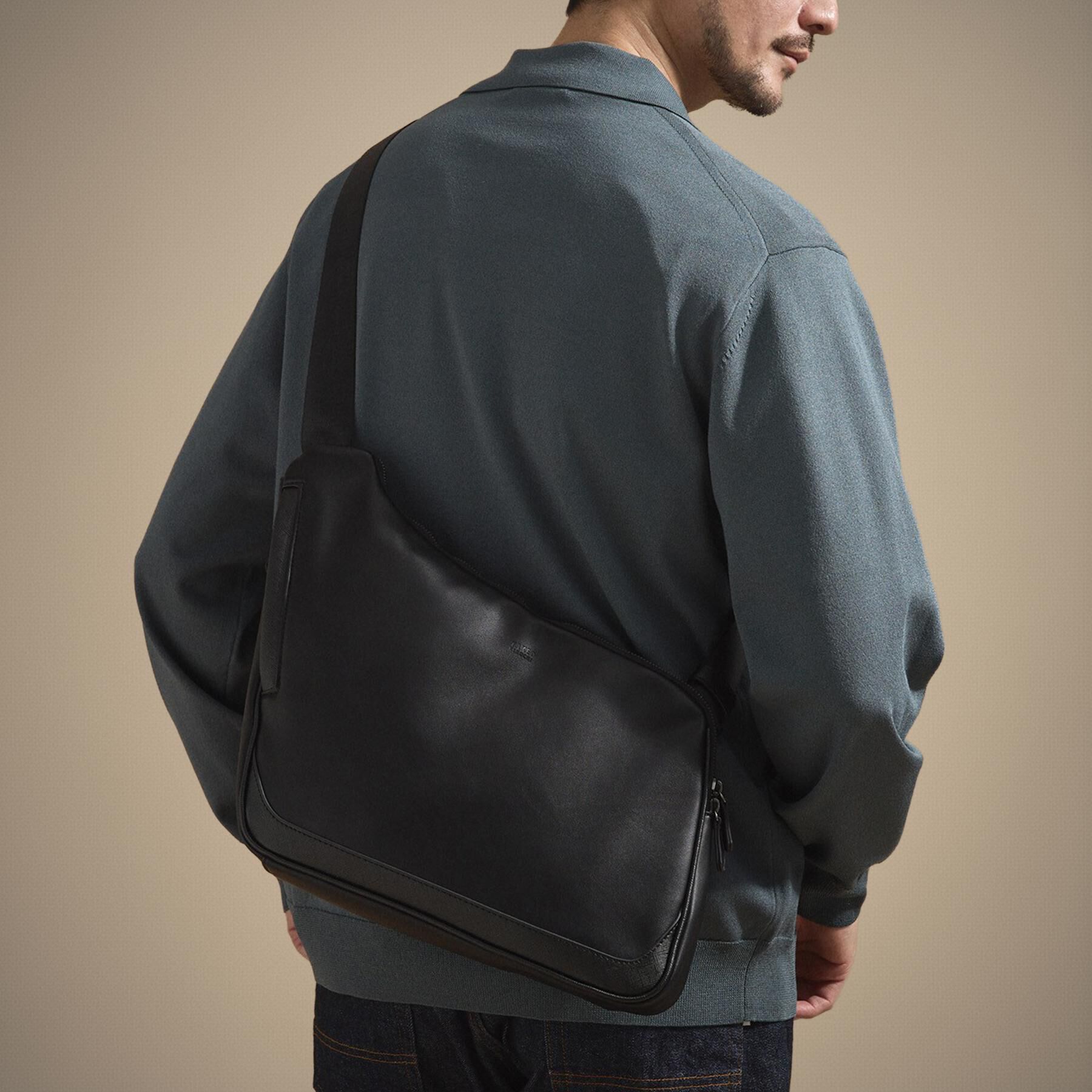 TAKEO KIKUCHI「【ペットボトル、ガジェット収納】エディターズショルダーバッグ」|ショルダー・メッセンジャー|ブラック(019)