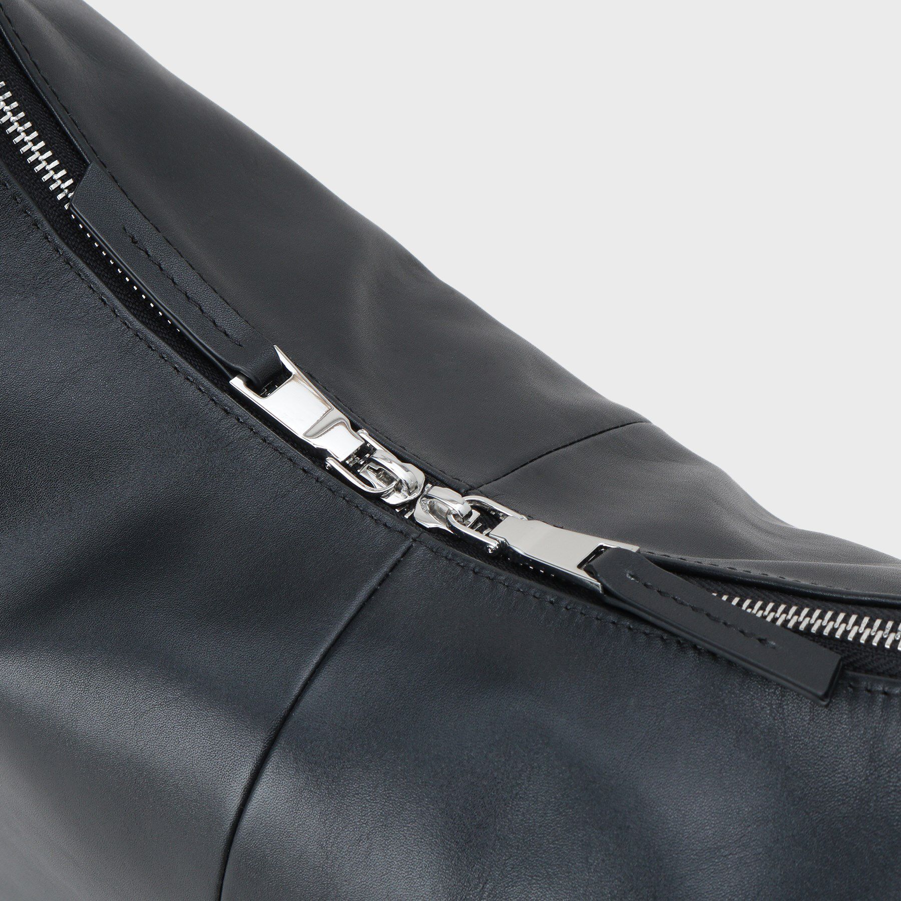 tk.TAKEO KIKUCHI「【牛革使用】リアルレザーラウンドショルダーバッグ」|ショルダー・メッセンジャー|