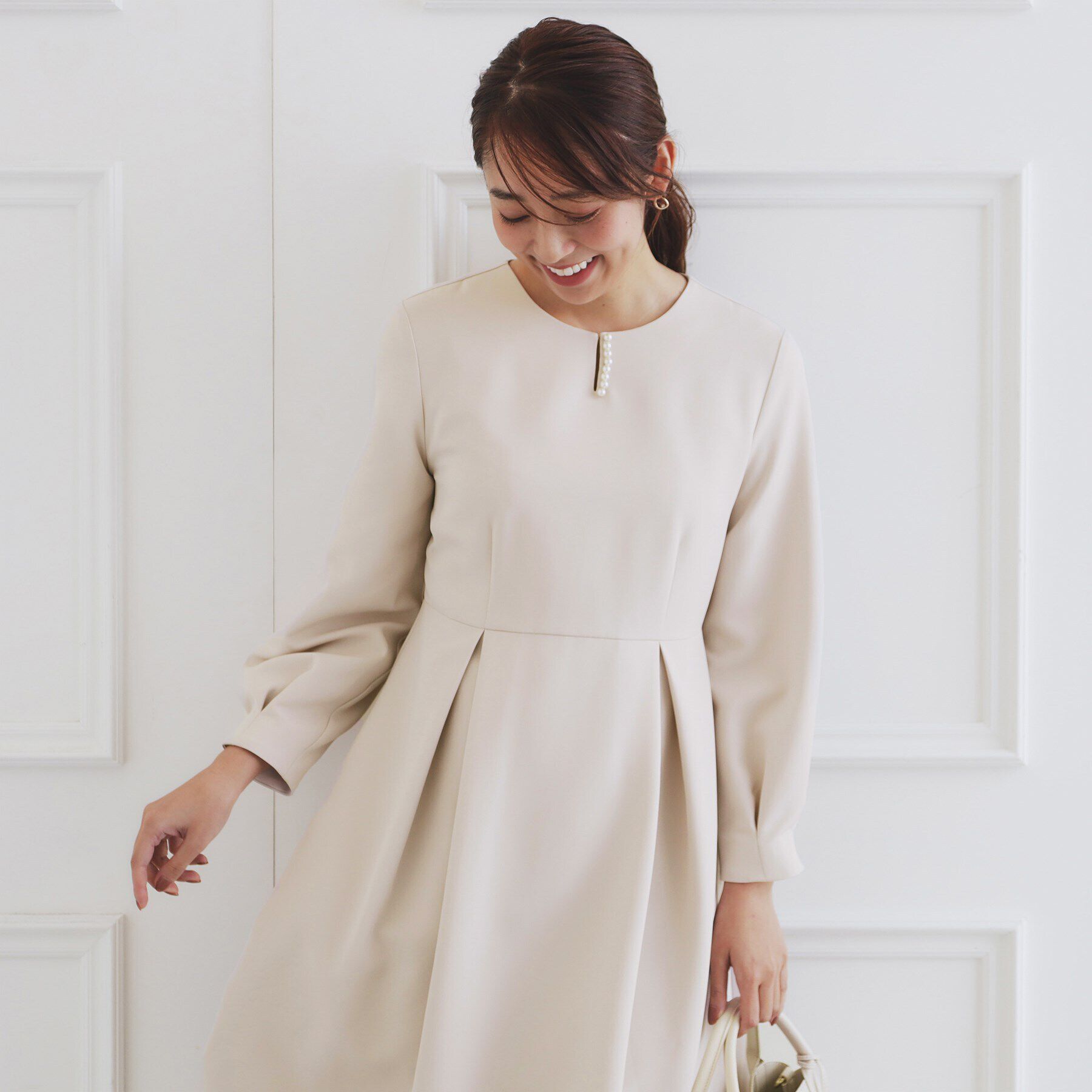 index「＜通勤・セレモニー対応＞キーネックパール調フレアワンピース【洗濯機洗い可/イージーアイロン】」|ワンピース|