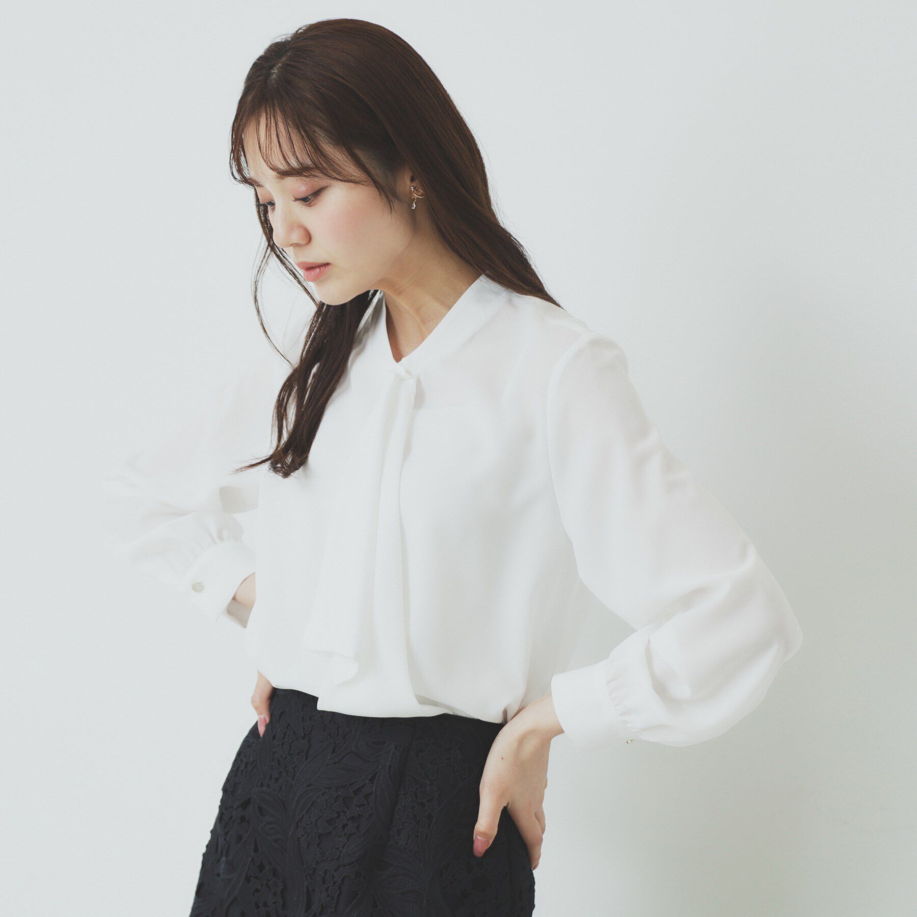 index「《美人百花掲載》アシンメトリーボウタイブラウス【洗濯機洗い可/防シワ】」|シャツ・ブラウス|