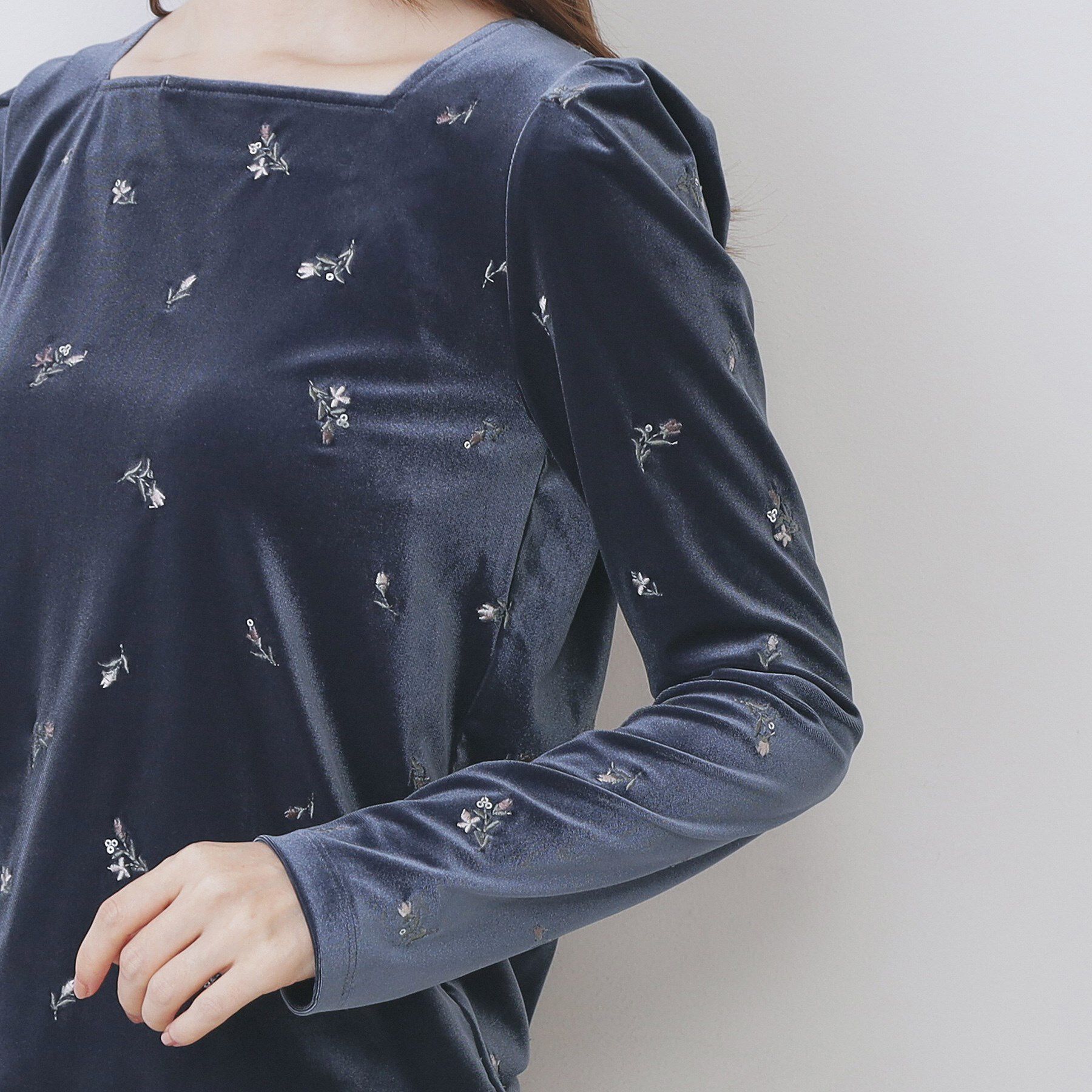 index「バックシャン小花刺繍ベロアトップス【洗濯機OK】」|Tシャツ・カットソー|