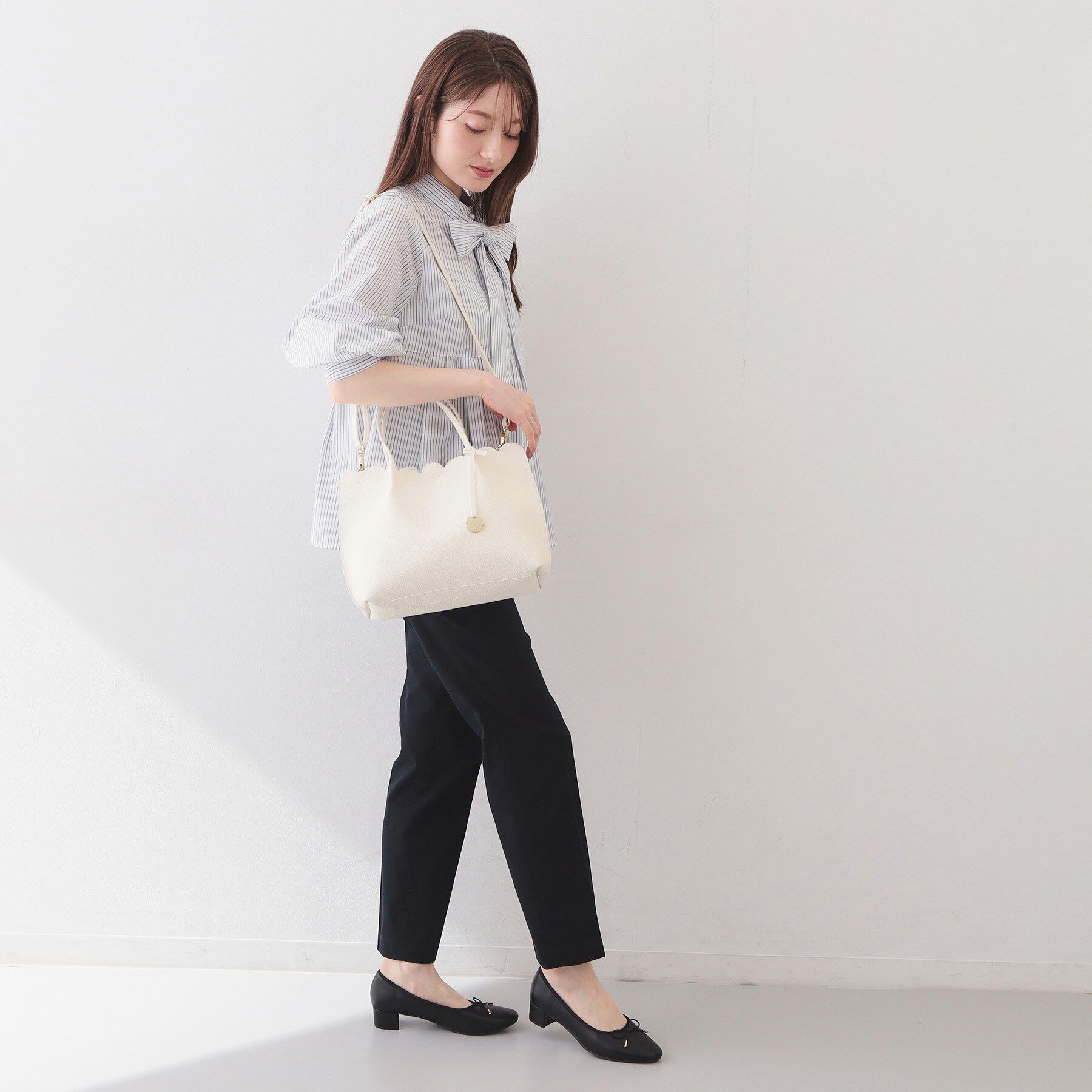 index「【2WAY】軽量合皮スカラップデザインミドルトートバッグ」|トートバッグ|