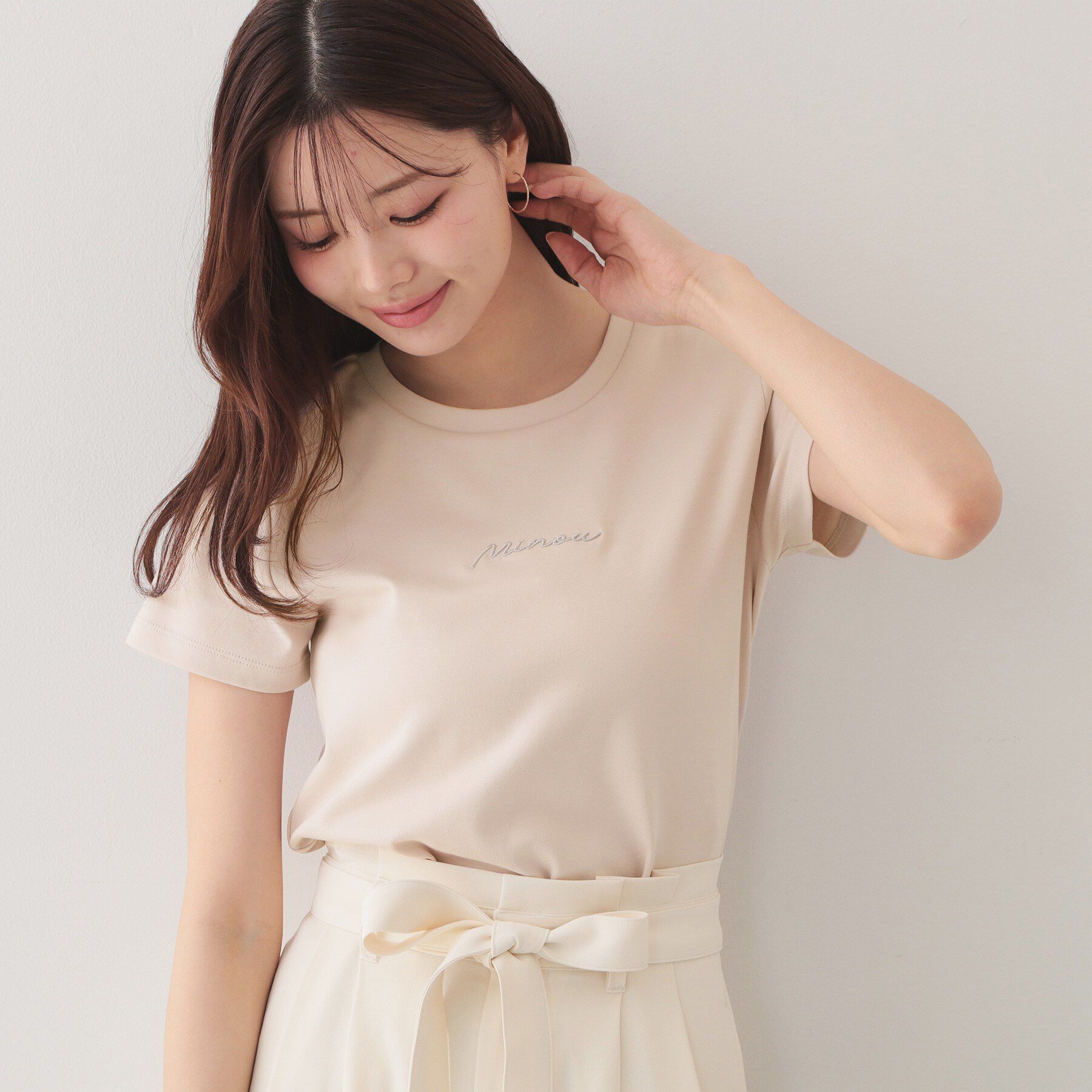 index「フロントロゴ刺繍Tシャツ【洗濯機OK・接触冷感・UVケア】」|Tシャツ・カットソー|グレージュ(850)