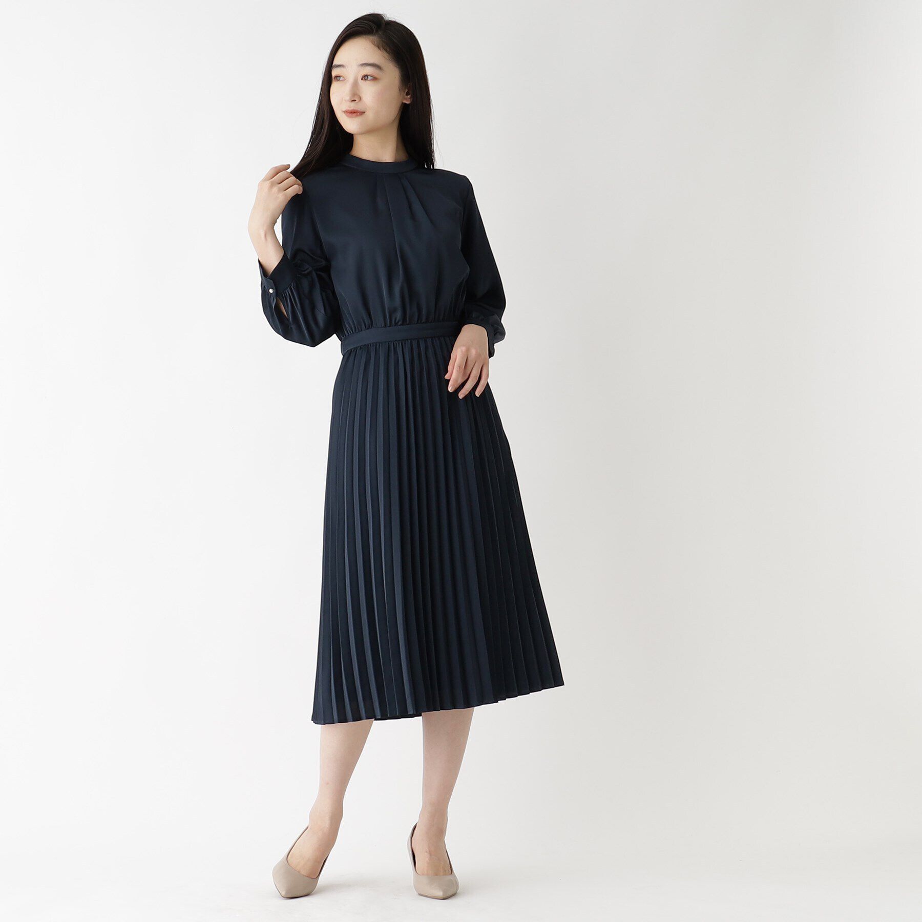 OPAQUE.CLIP「≪通勤・セレモニー対応≫ サテンプリーツワンピース【洗濯機洗い可】」|ワンピース|