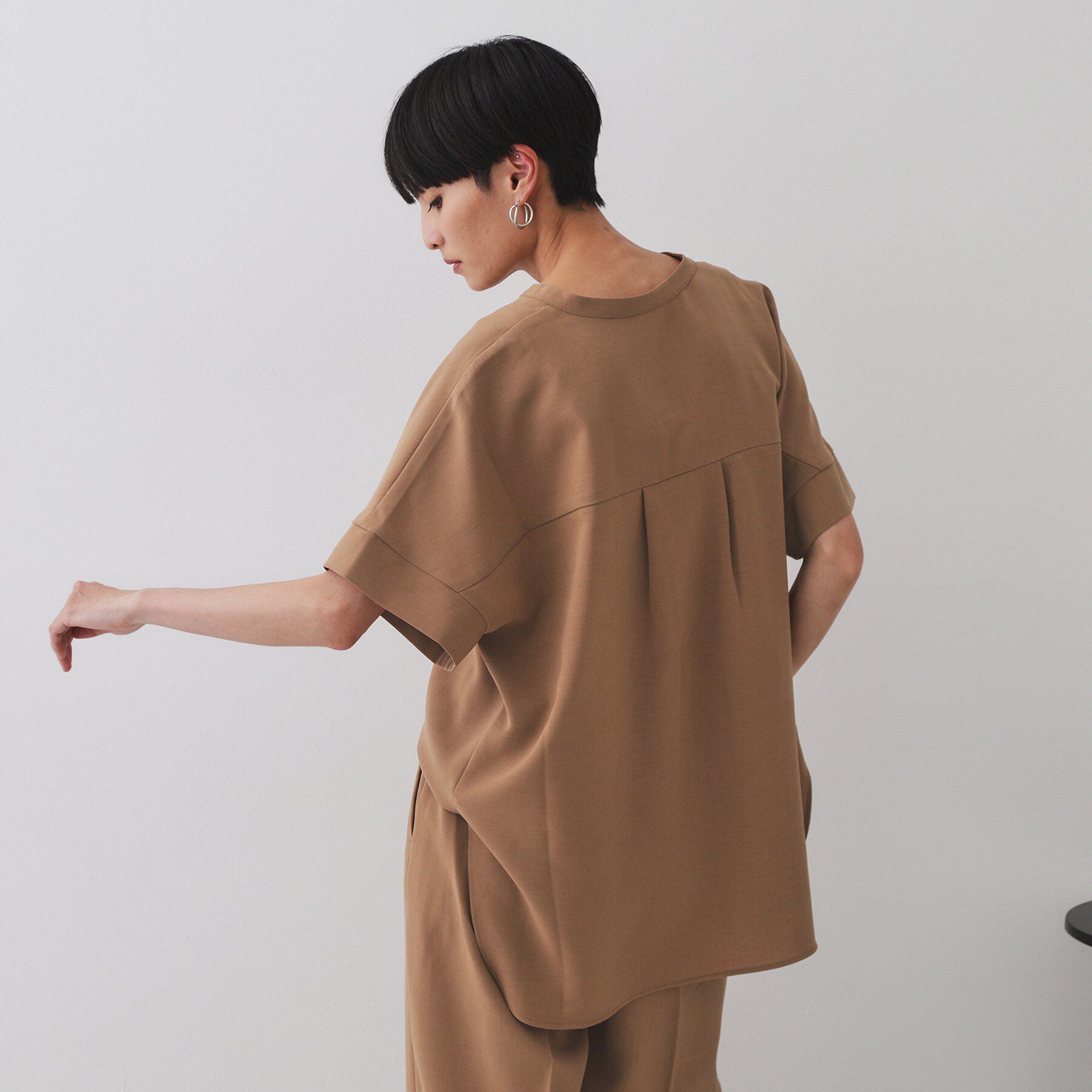 OPAQUE.CLIP「《5色展開/SS-LLサイズ》スキッパー金ボタンブラウス/セットアップ対応【防シワ/ストレッチ/洗濯」|シャツ・ブラウス|