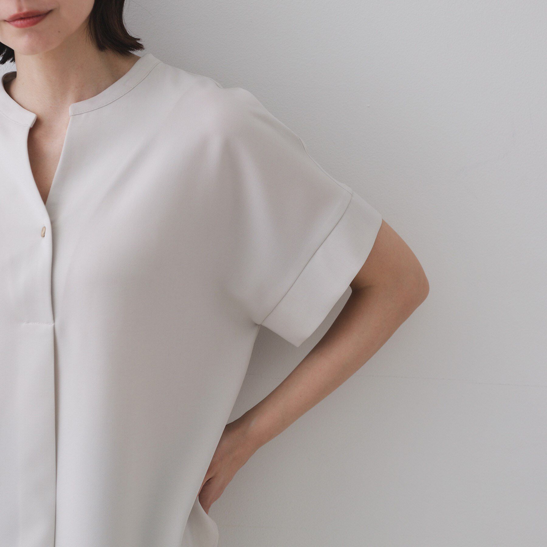 OPAQUE.CLIP「《5色展開/SS-LLサイズ》スキッパー金ボタンブラウス/セットアップ対応【防シワ/ストレッチ/洗濯」|シャツ・ブラウス|