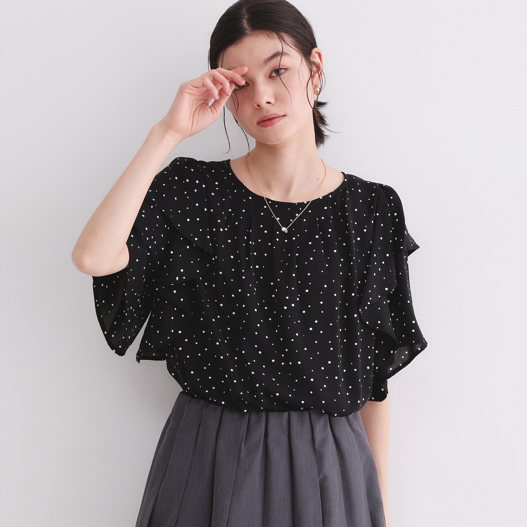 OPAQUE.CLIP「ランダムドットフリルブラウス【洗濯機洗い可】」|シャツ・ブラウス|ブラック(119)