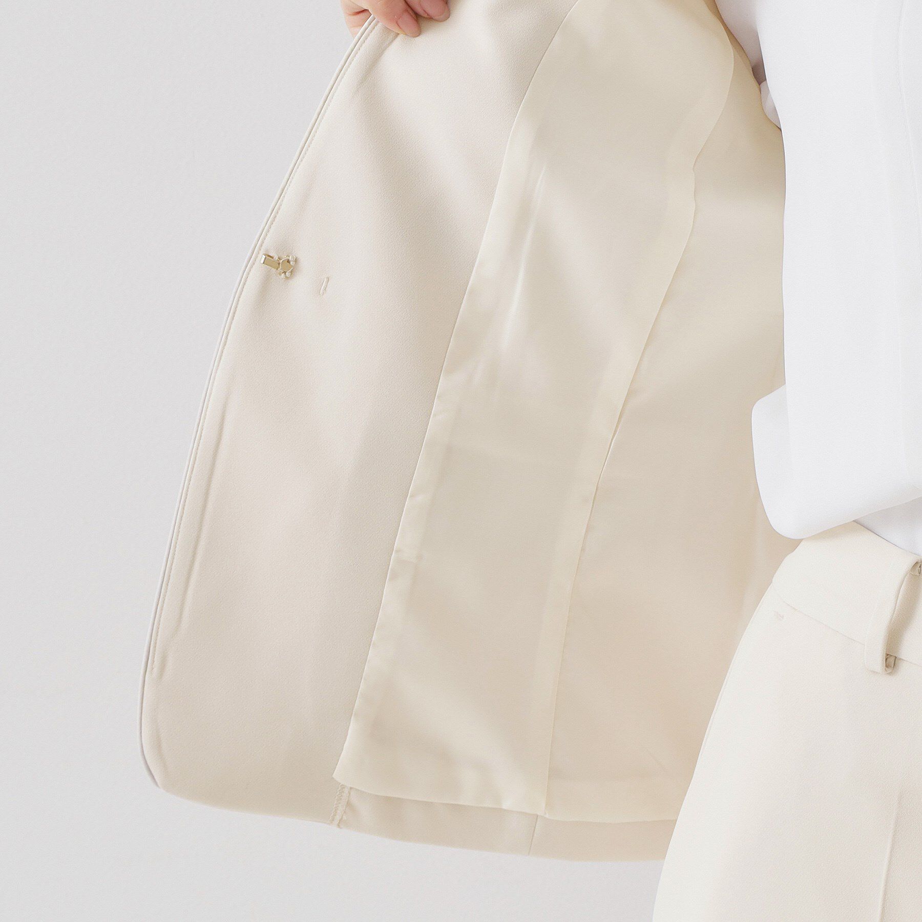OPAQUE.CLIP「≪通勤・セレモニー/セットアップ対応≫ パイピングVネックジャケット【洗濯機OK】」|ノーカラージャケット|