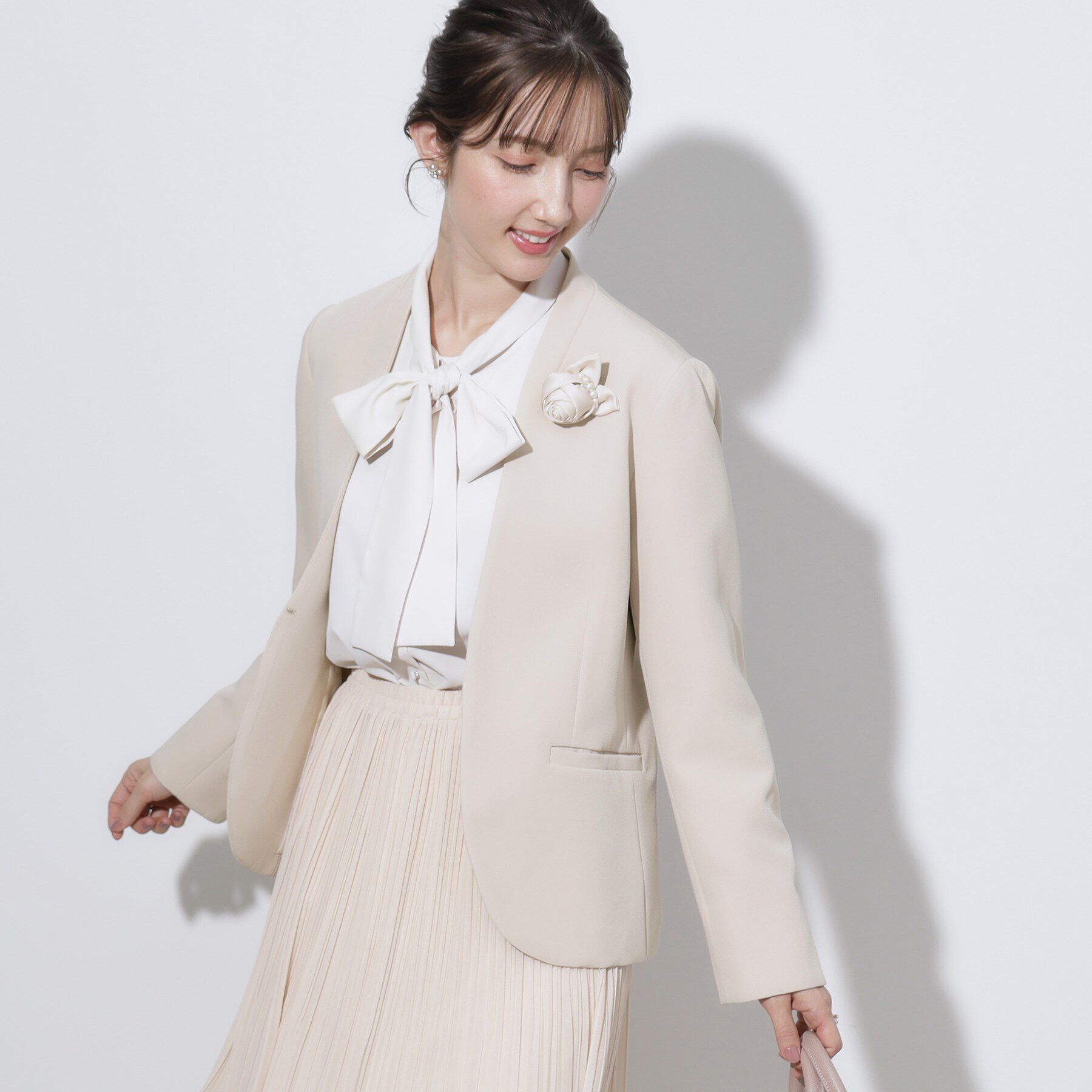 Couture broach「【セレモニーシーン/お仕事にも】ダブルクロスカラーレスジャケット」|ノーカラージャケット|