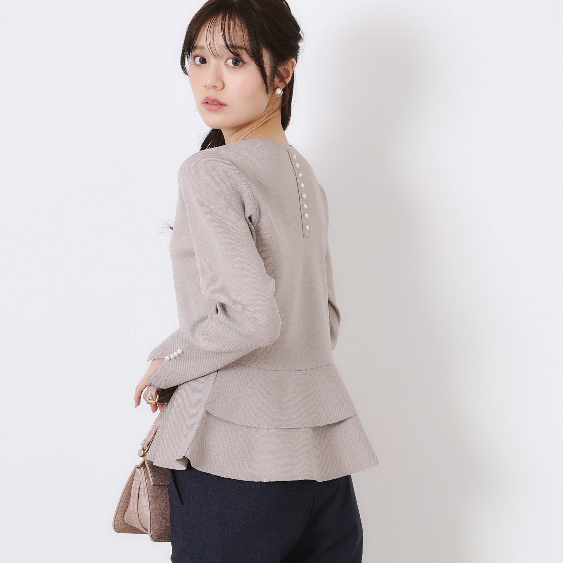 Couture broach「【大人可愛い・通勤】バックパール調ペプラムニット」|ニット・セーター|
