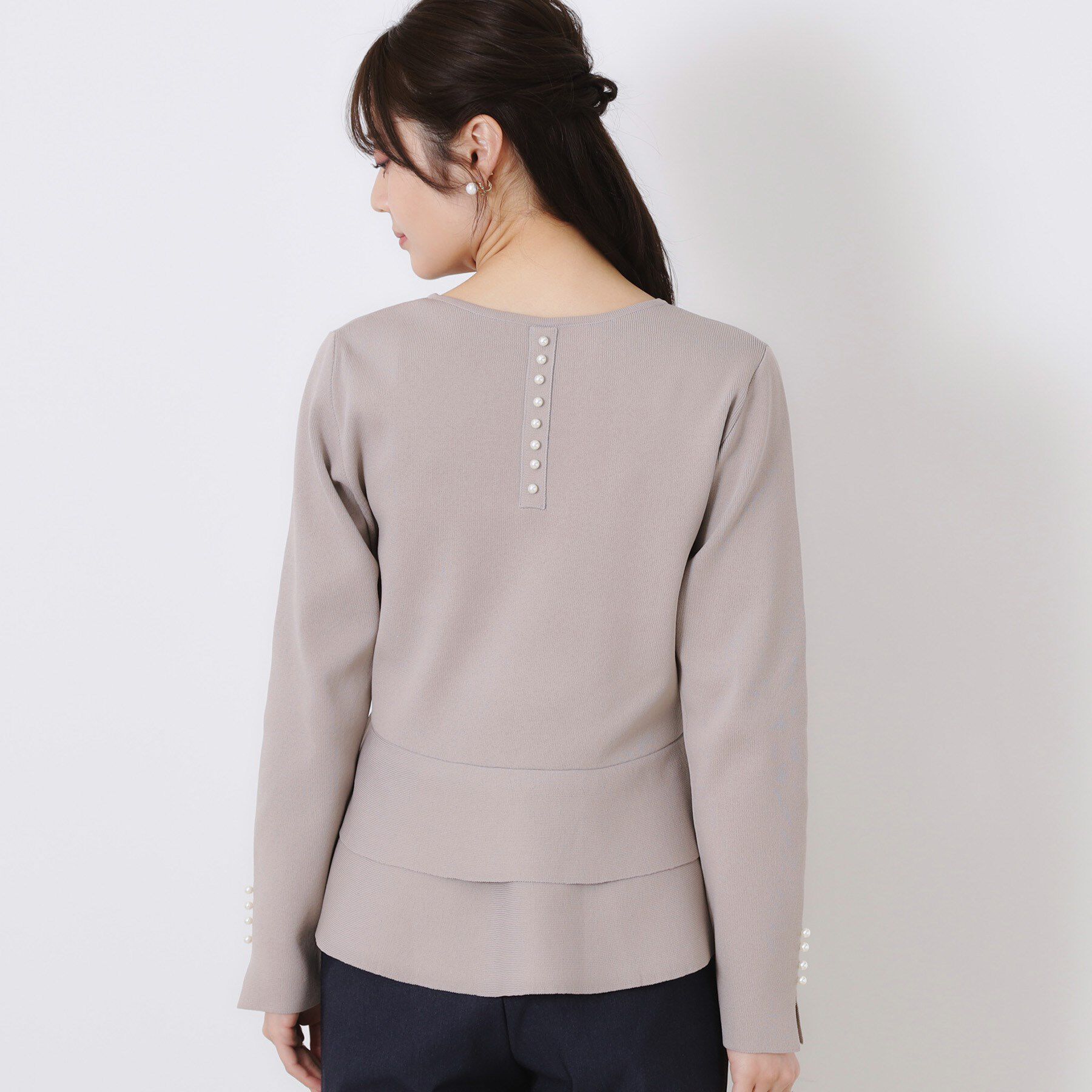 Couture broach「【大人可愛い・通勤】バックパール調ペプラムニット」|ニット・セーター|