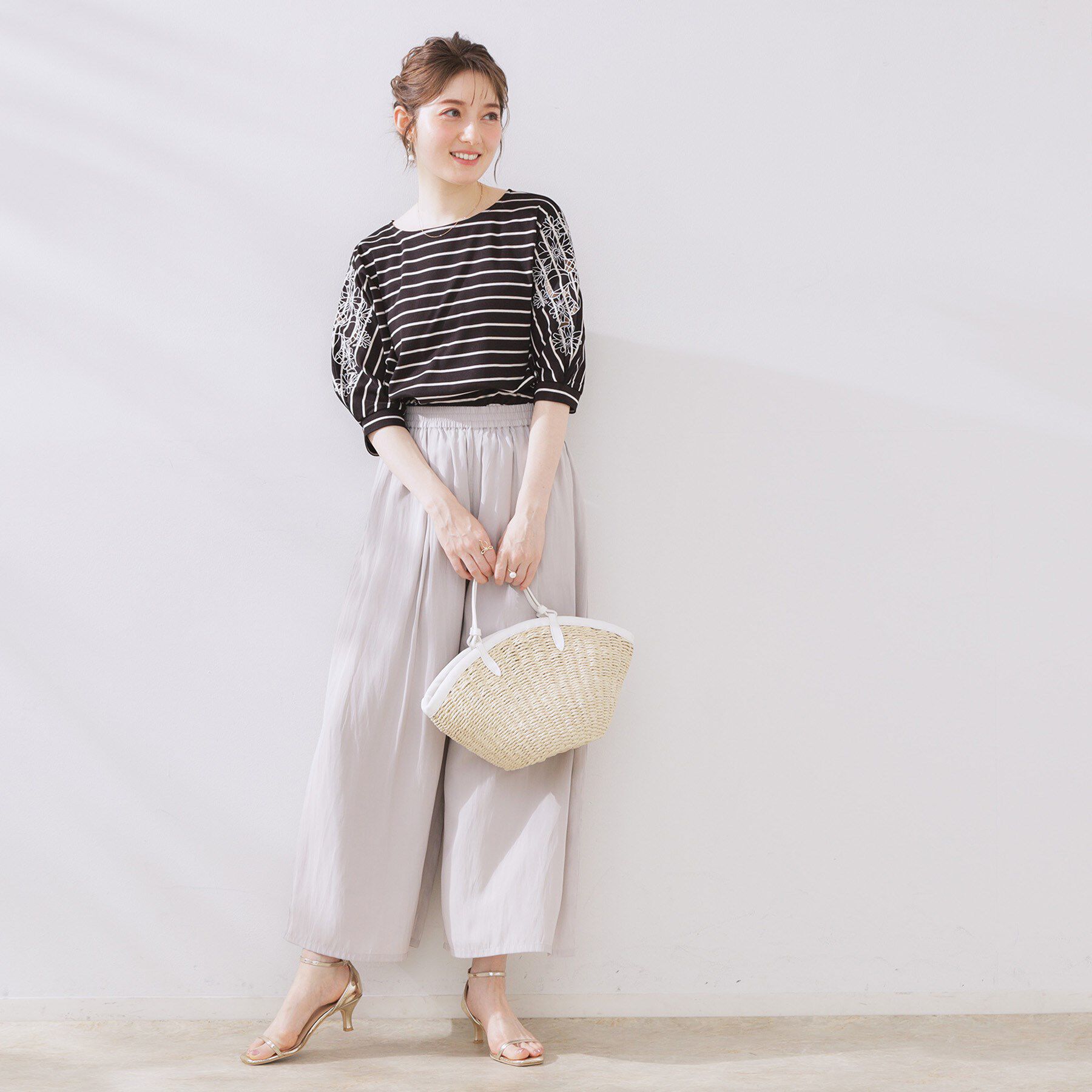 Couture broach「【接触冷感・洗える・UV機能付き・二の腕カバー】デイジー＆リボン エンブロドルマントップス」|Tシャツ・カットソー|