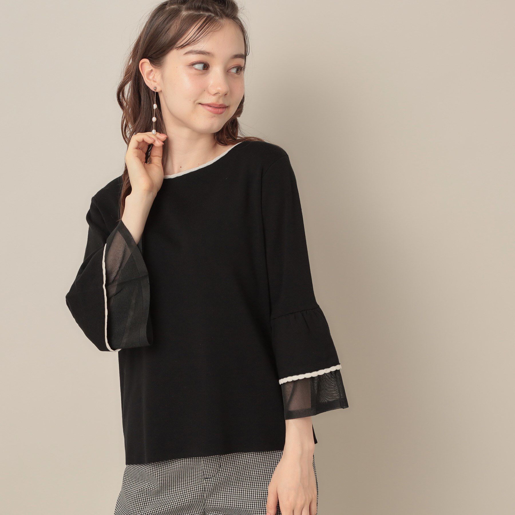 Couture broach「【フェミニン・着映え・通勤】シアーフレアー袖ニットトップス」|ニット・セーター|