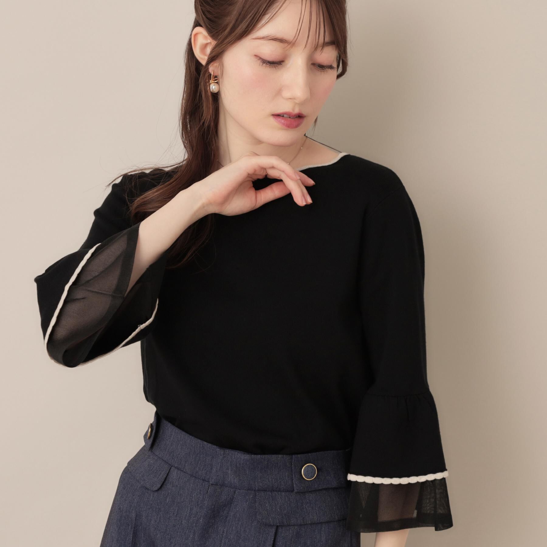 Couture broach「【フェミニン・着映え・通勤】シアーフレアー袖ニットトップス」|ニット・セーター|