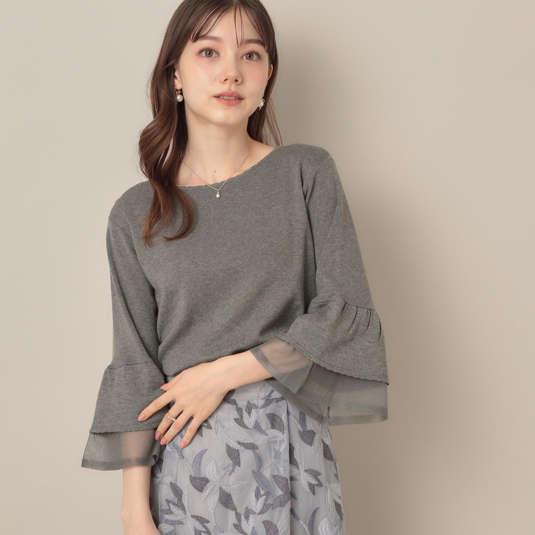 Couture broach「【フェミニン・着映え・通勤】シアーフレアー袖ニットトップス」|ニット・セーター|
