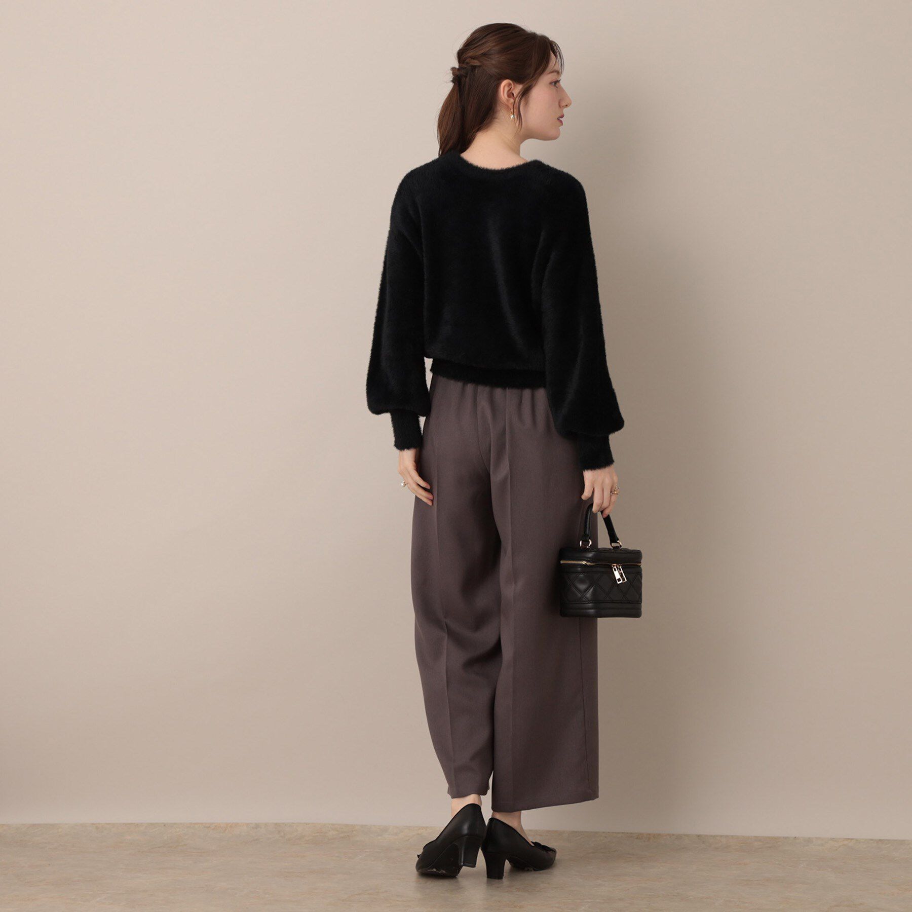 Couture broach「【高見え・大人可愛い】ビジューリボン釦 前後2WAYフェザーカーディガントップス」|カーディガン|