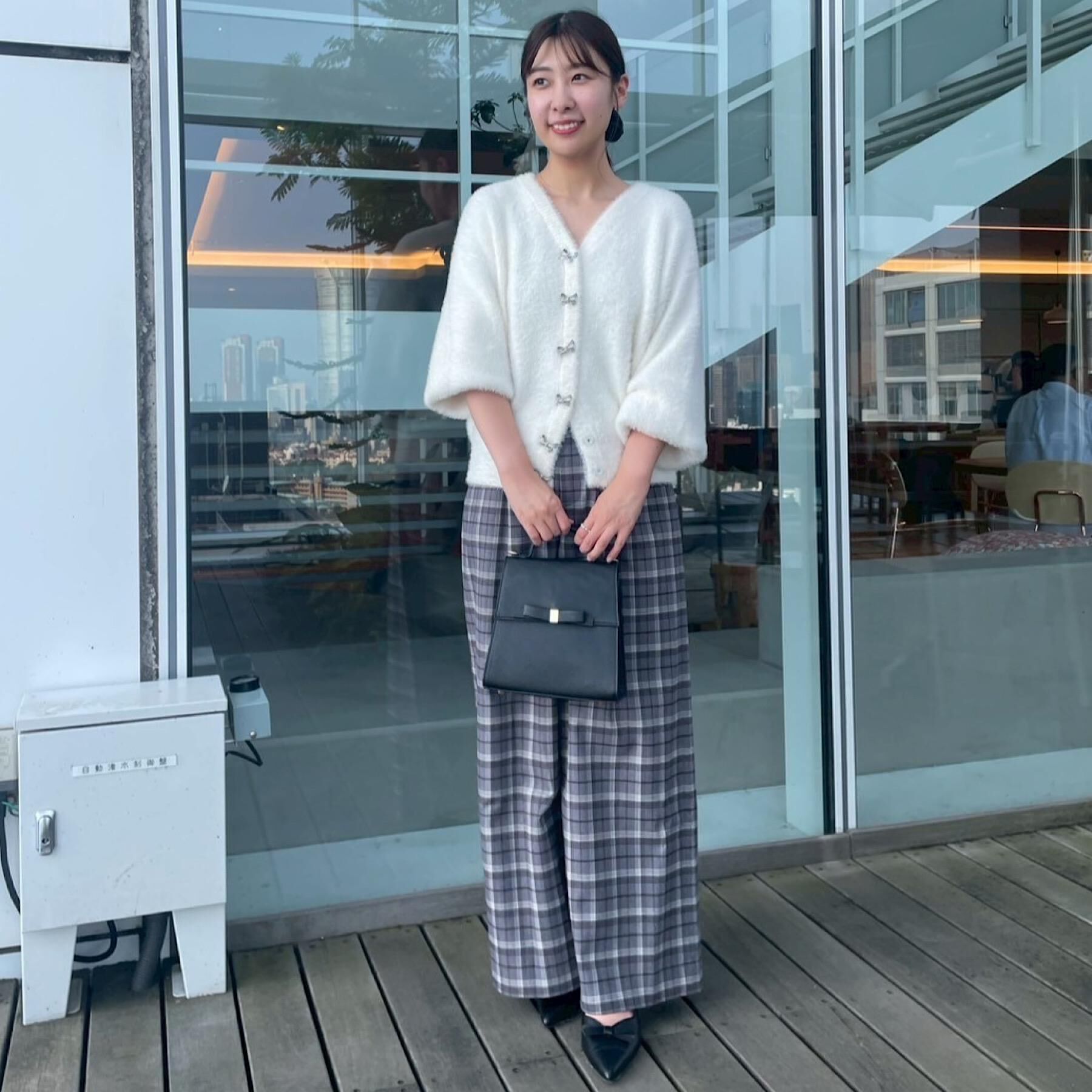 Couture broach「【高見え・大人可愛い】ビジューリボン釦 前後2WAYフェザーカーディガントップス」|カーディガン|