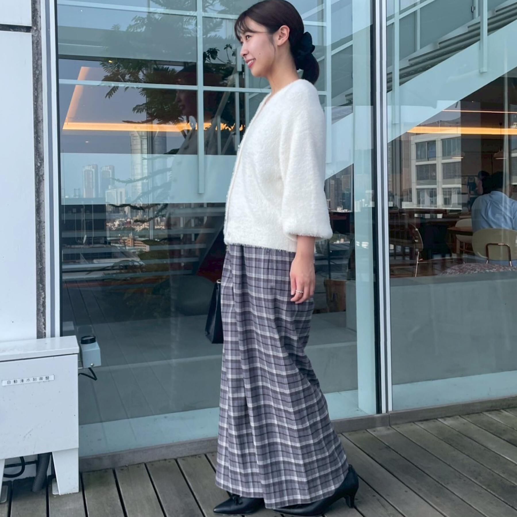 Couture broach「【高見え・大人可愛い】ビジューリボン釦 前後2WAYフェザーカーディガントップス」|カーディガン|