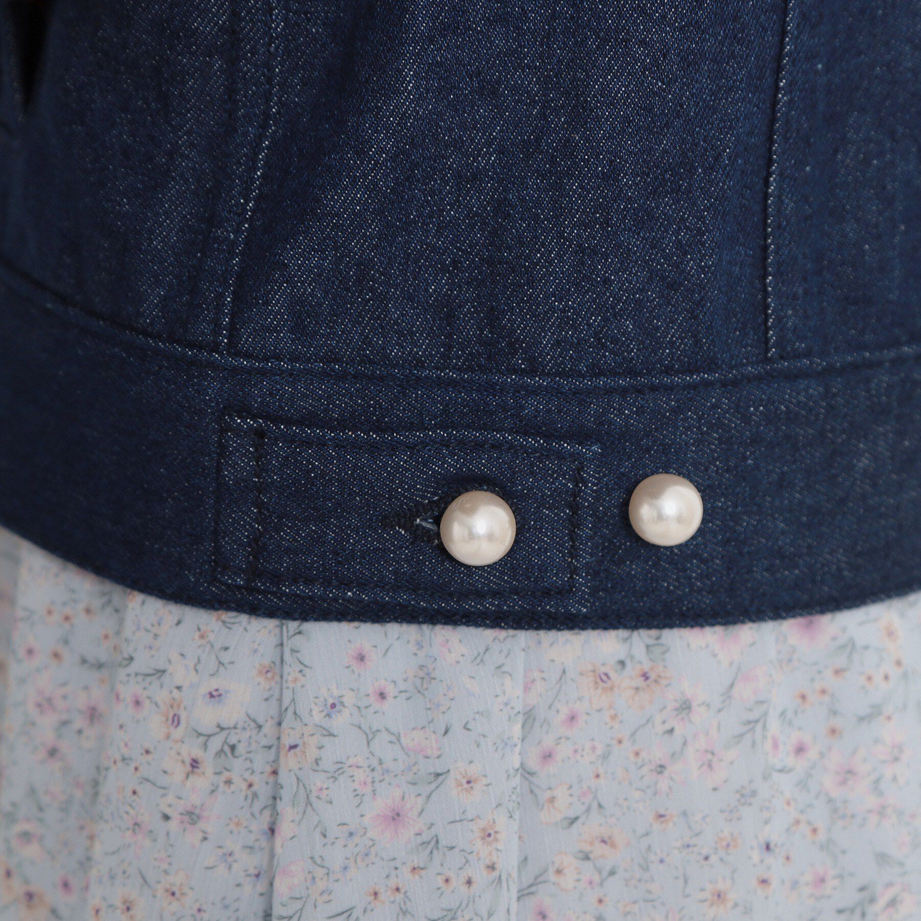 Couture broach「【洗える・綿100％】パール調ボタン デニムジャケット」|デニムジャケット|