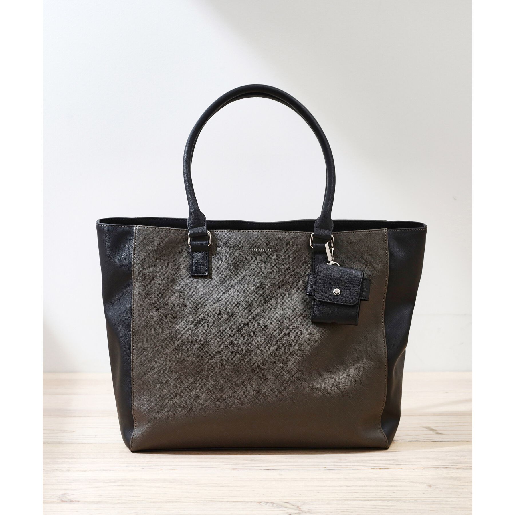 THE SHOP TK「【A4サイズ／ビジネスでも使える】合皮トートバッグ イヤホンケース付き」|トートバッグ|
