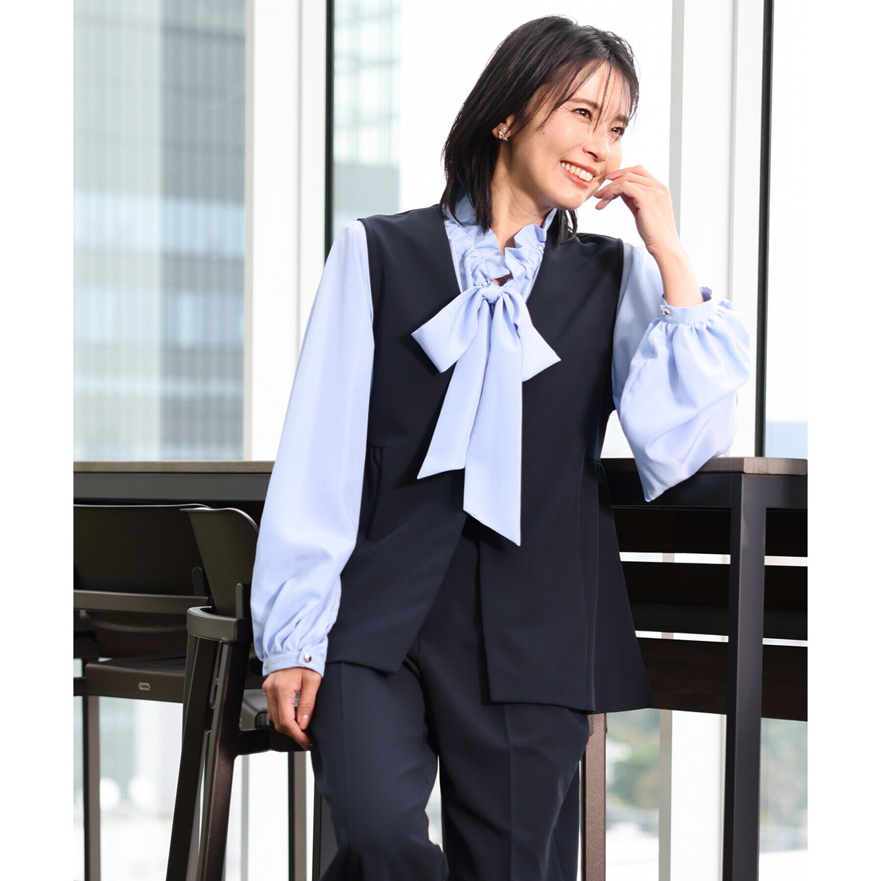 THE SHOP TK「【ONOFF活躍/セレモニー/通勤】ギャザーリボンタイブラウス/洗える」|シャツ・ブラウス|