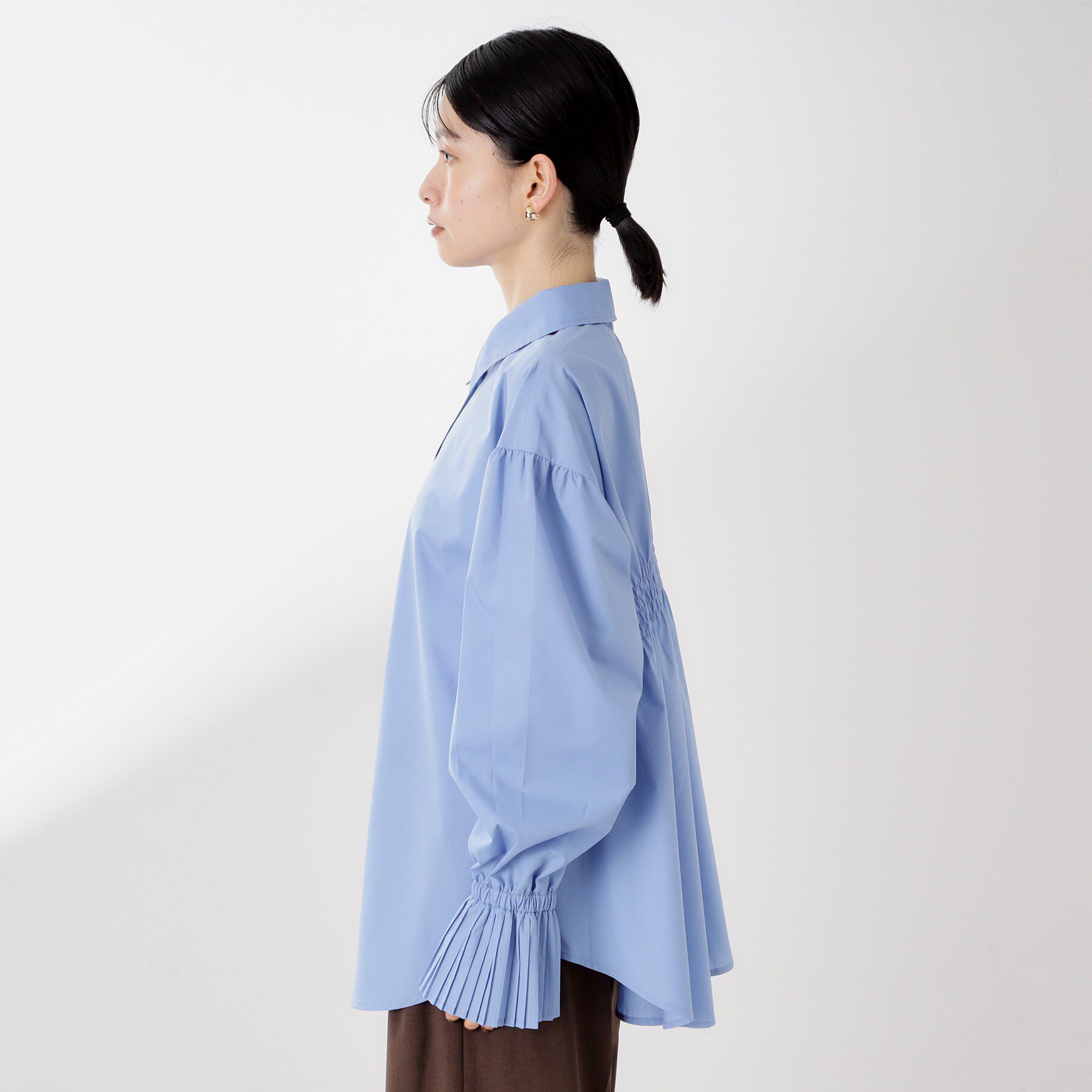 THE SHOP TK「袖プリーツ&バックシャーリングシャツ【体型カバー/洗える】」|シャツ・ブラウス|