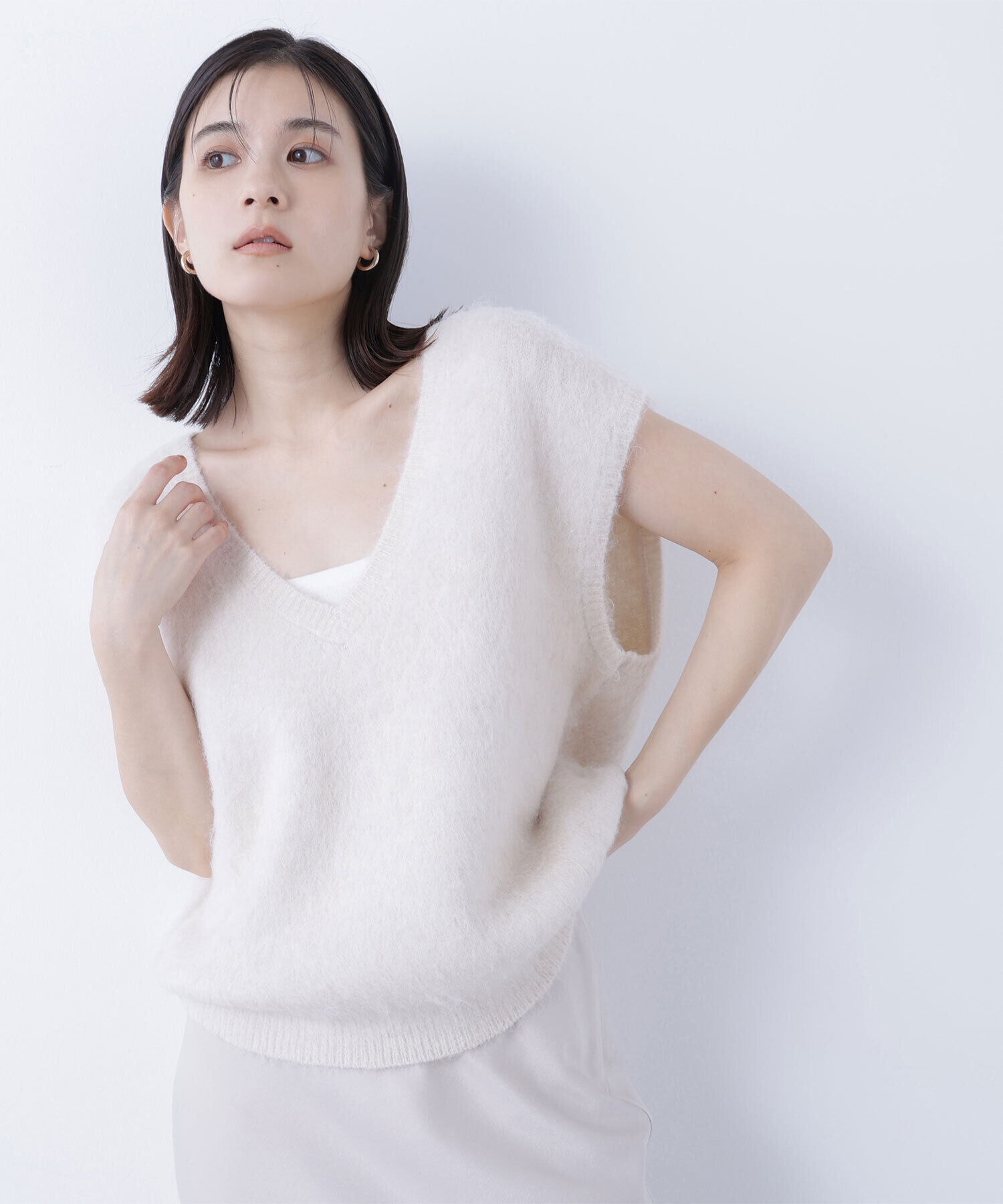  「ヘアリーVネックベスト」|ニット・セーター|オフホワイト1
