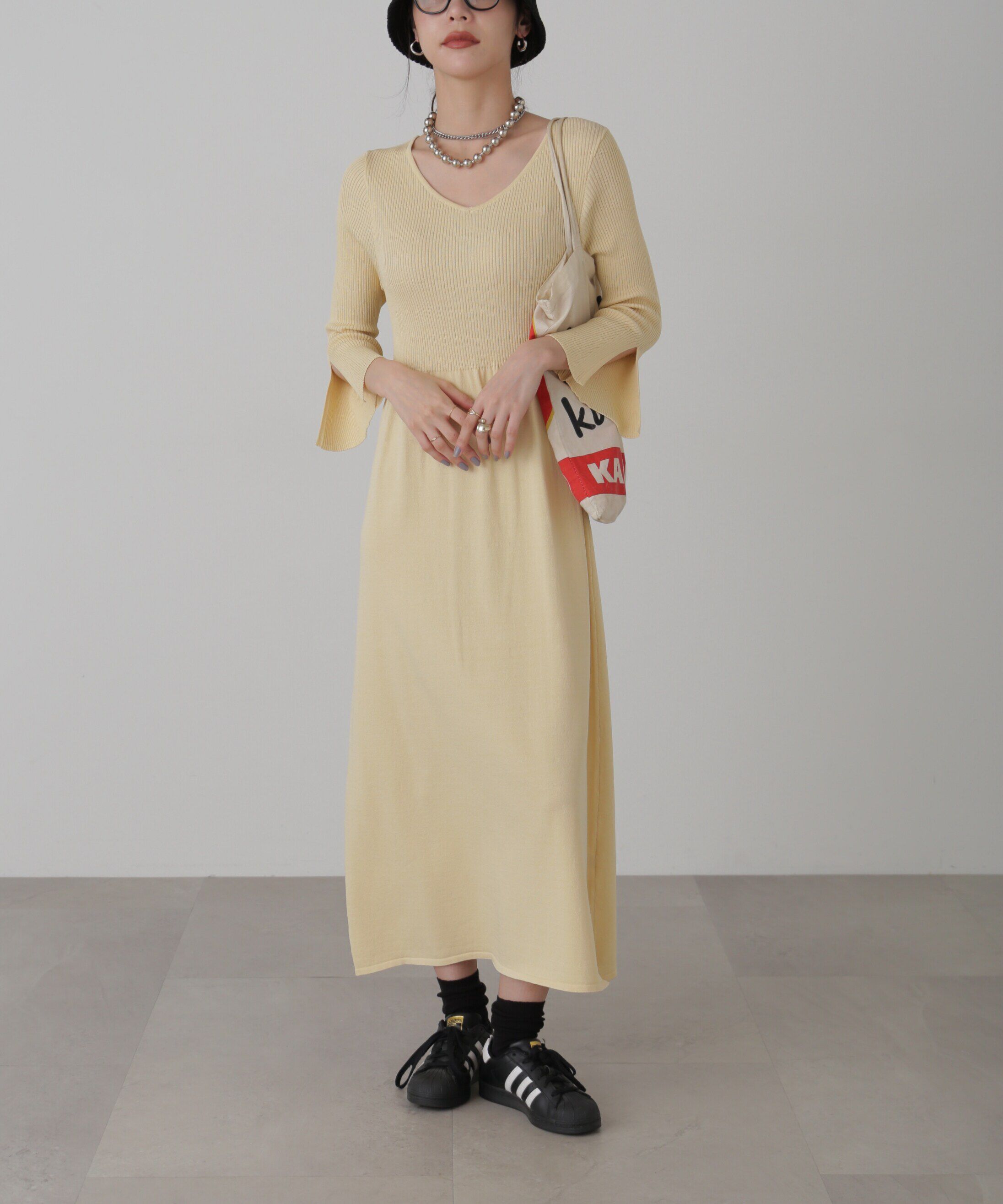  「フレアスリーブVネックリブニットワンピース」|ワンピース|