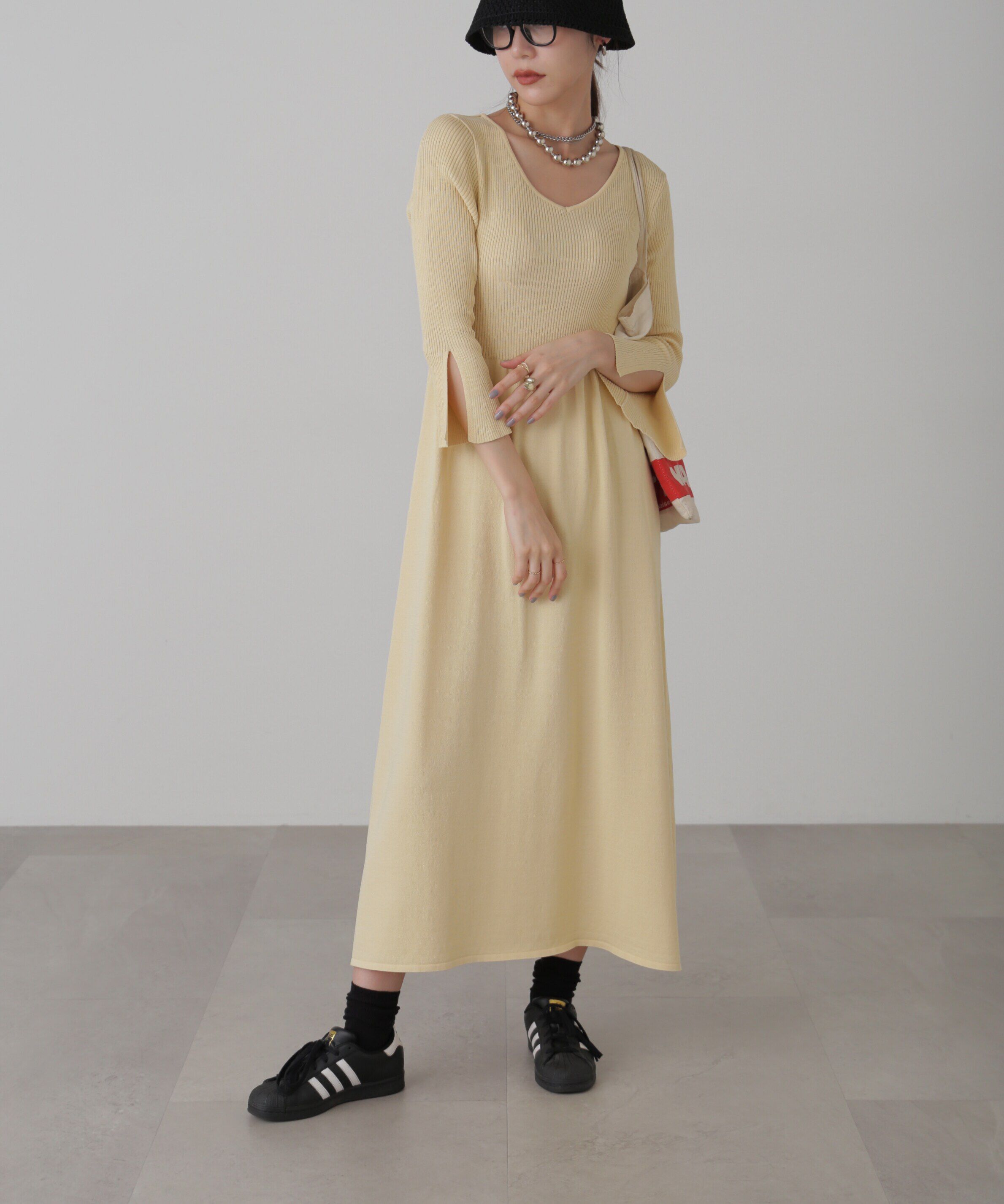  「フレアスリーブVネックリブニットワンピース」|ワンピース|