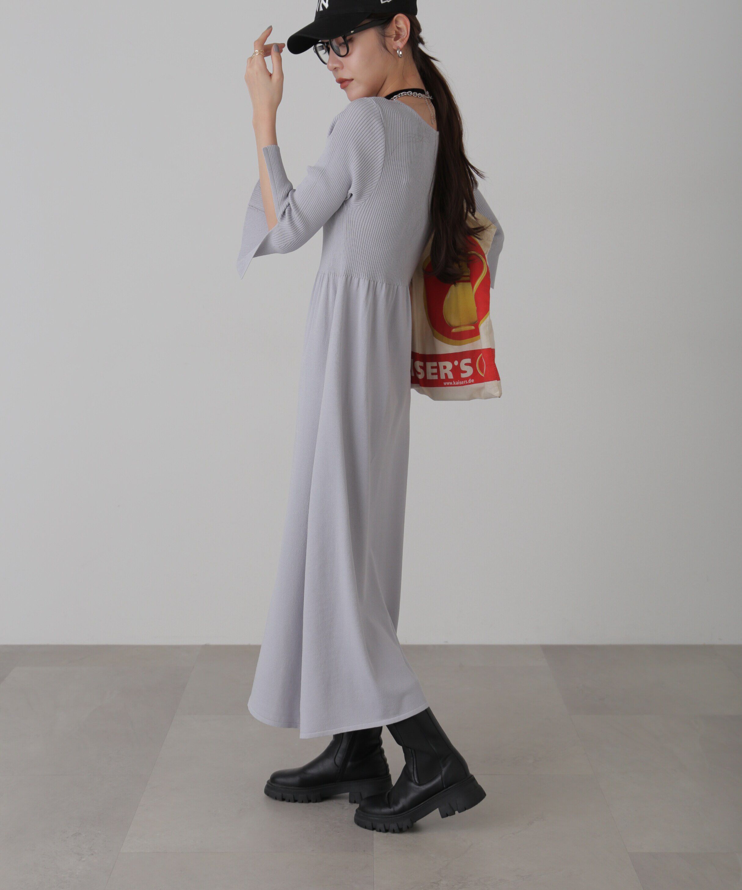  「フレアスリーブVネックリブニットワンピース」|ワンピース|