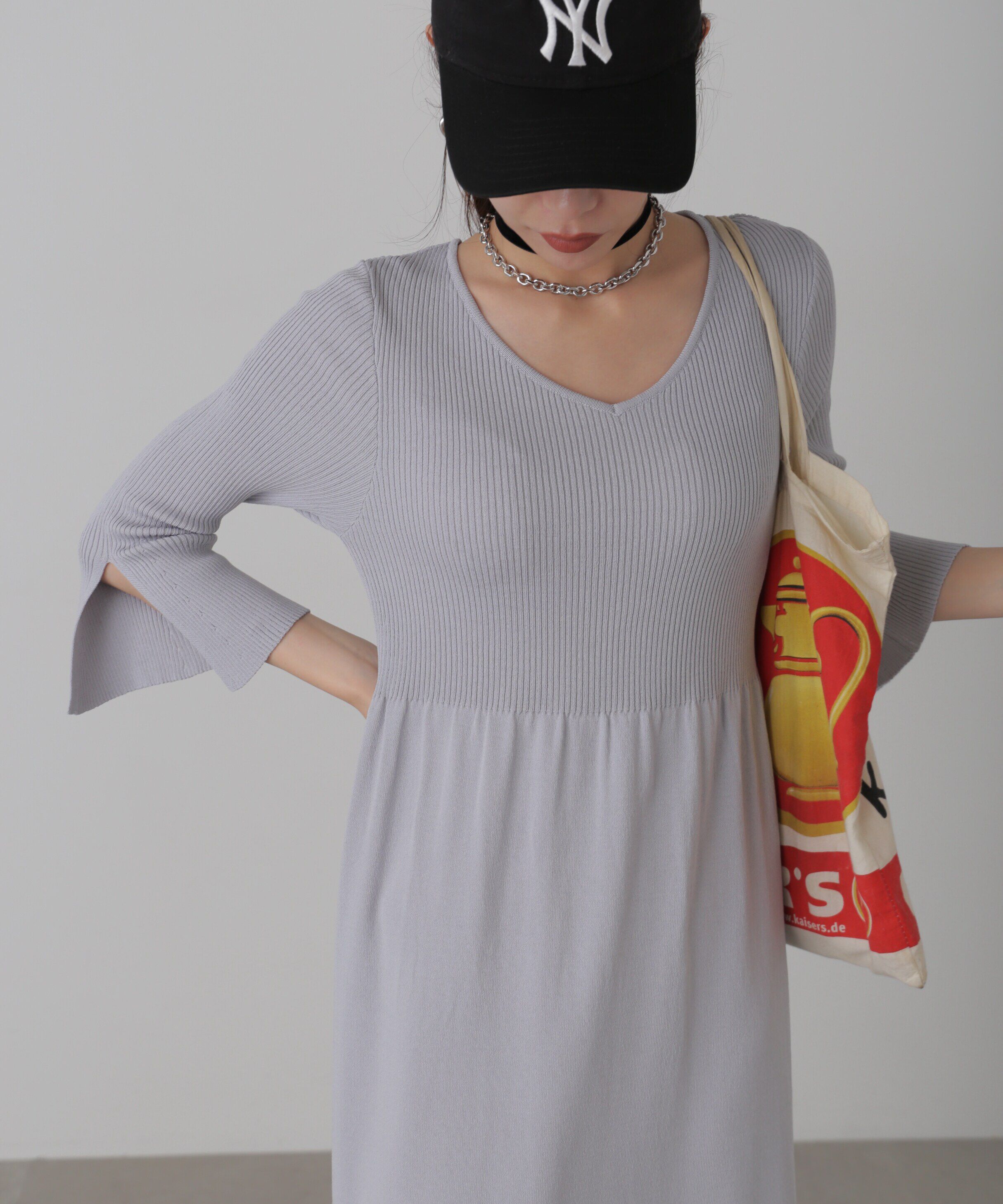  「フレアスリーブVネックリブニットワンピース」|ワンピース|