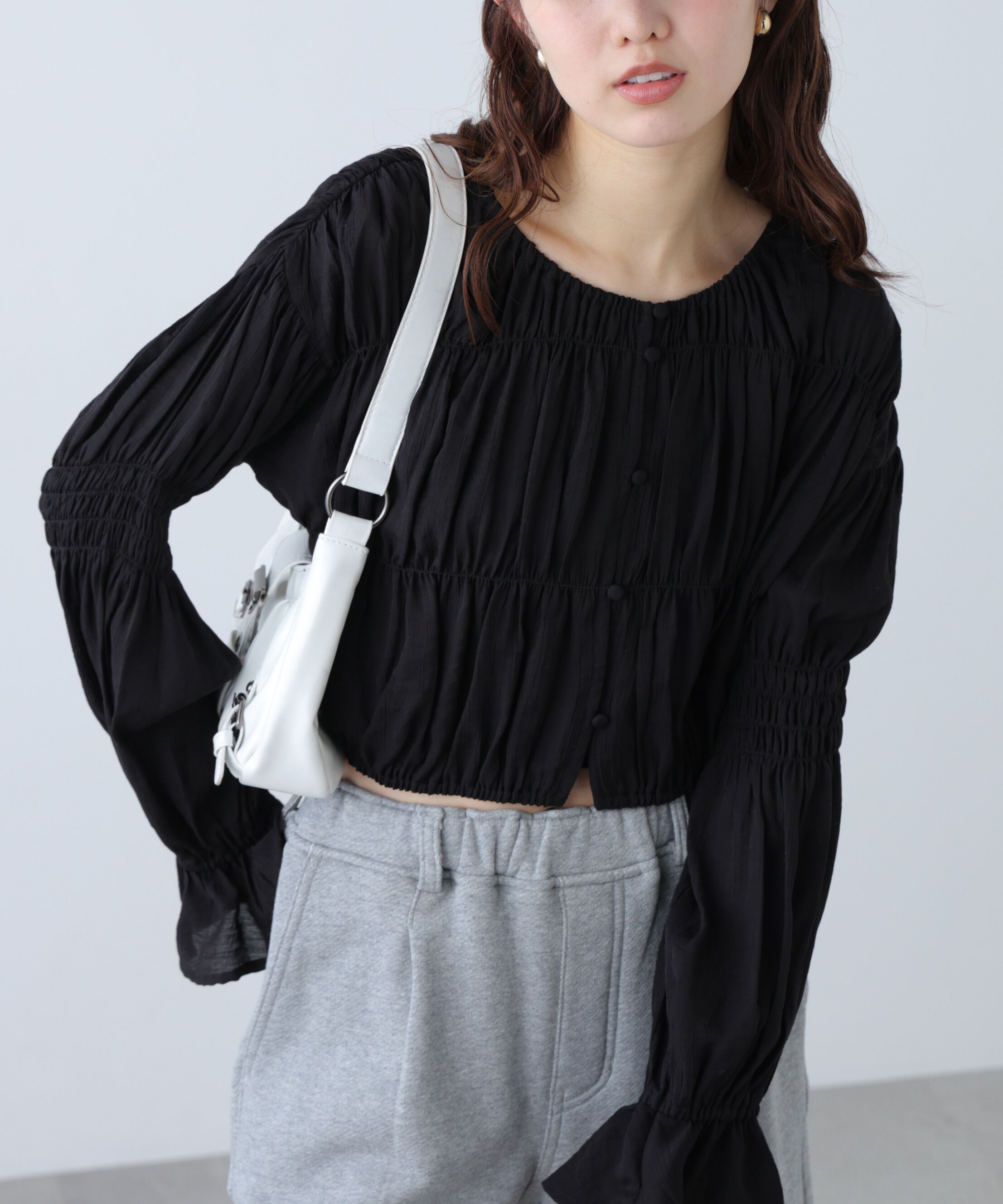  「シアーギャザー前開き短丈ブラウス」|シャツ・ブラウス|ブラック