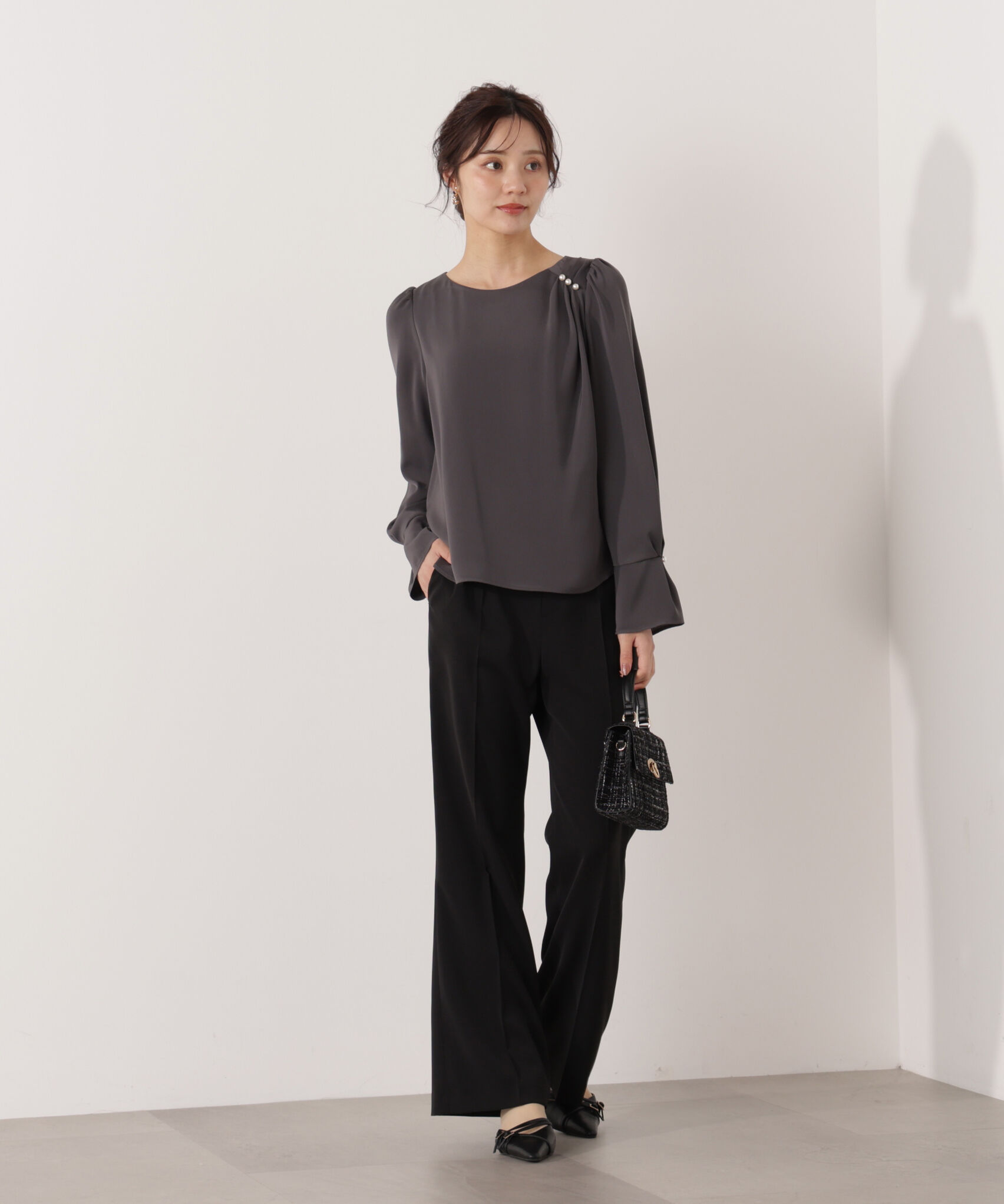 PROPORTION BODY DRESSING「パール付きニュアンスネックブラウス 26SS」|シャツ・ブラウス|