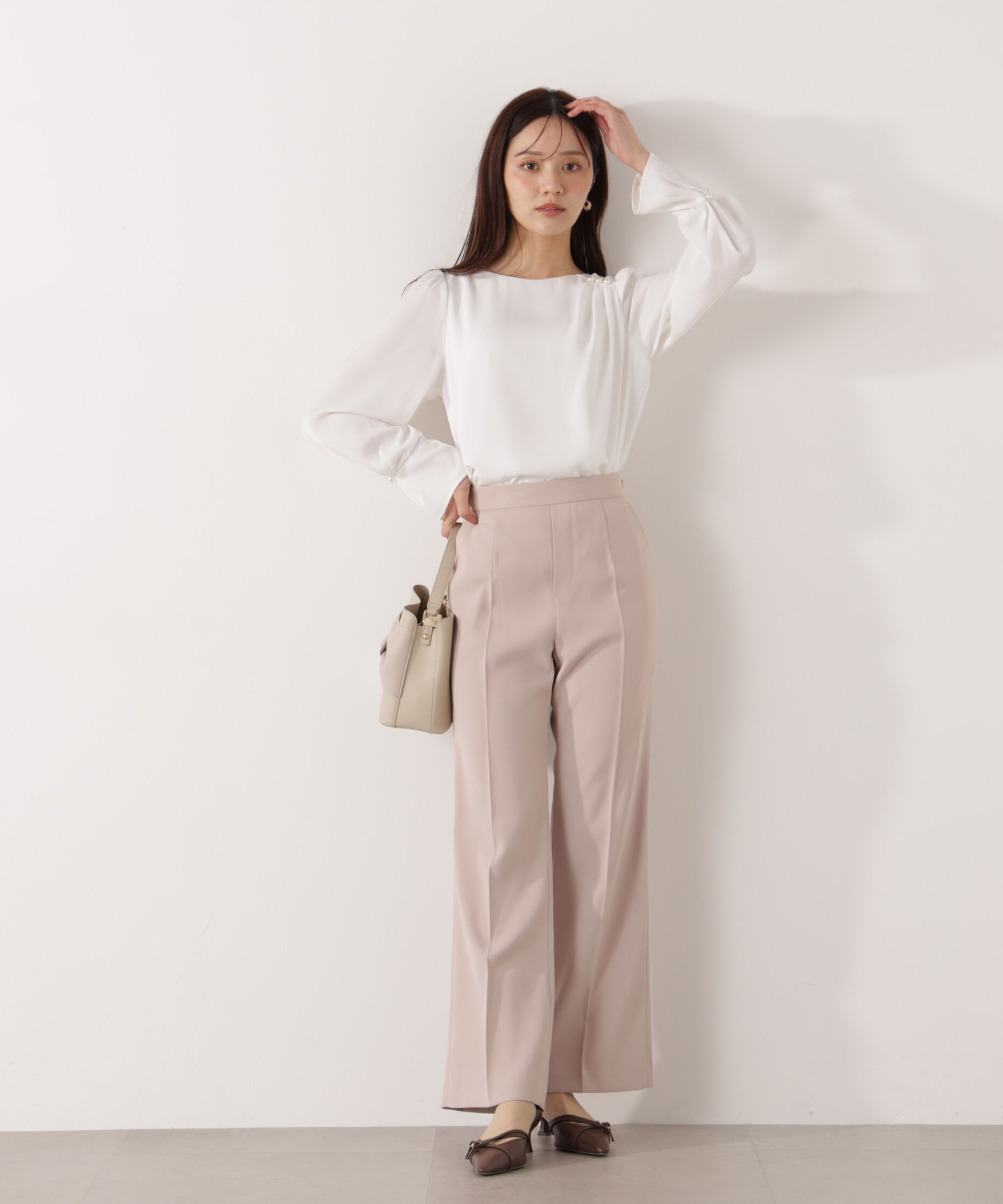 PROPORTION BODY DRESSING「パール付きニュアンスネックブラウス 26SS」|シャツ・ブラウス|