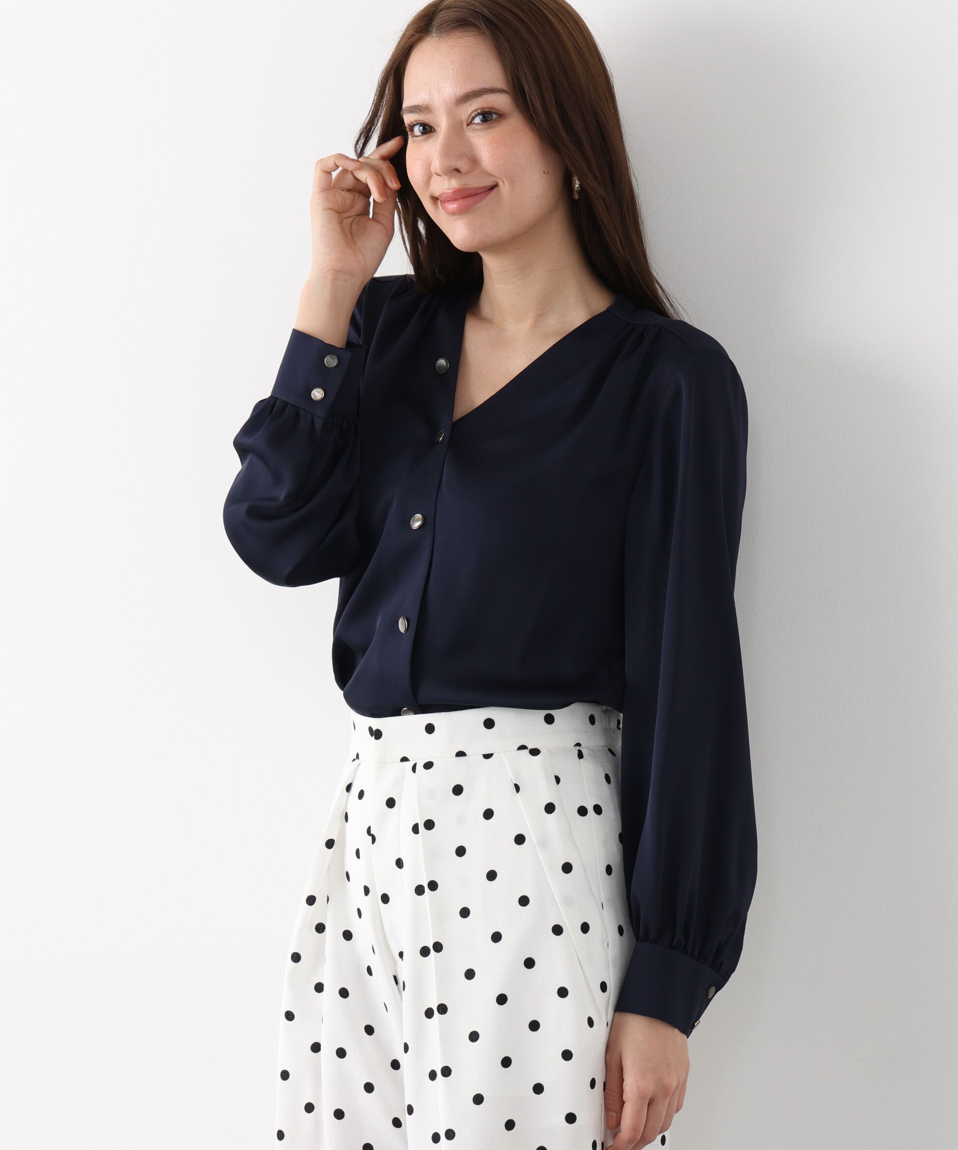  「Ｖネックボタンブラウス」|シャツ・ブラウス|