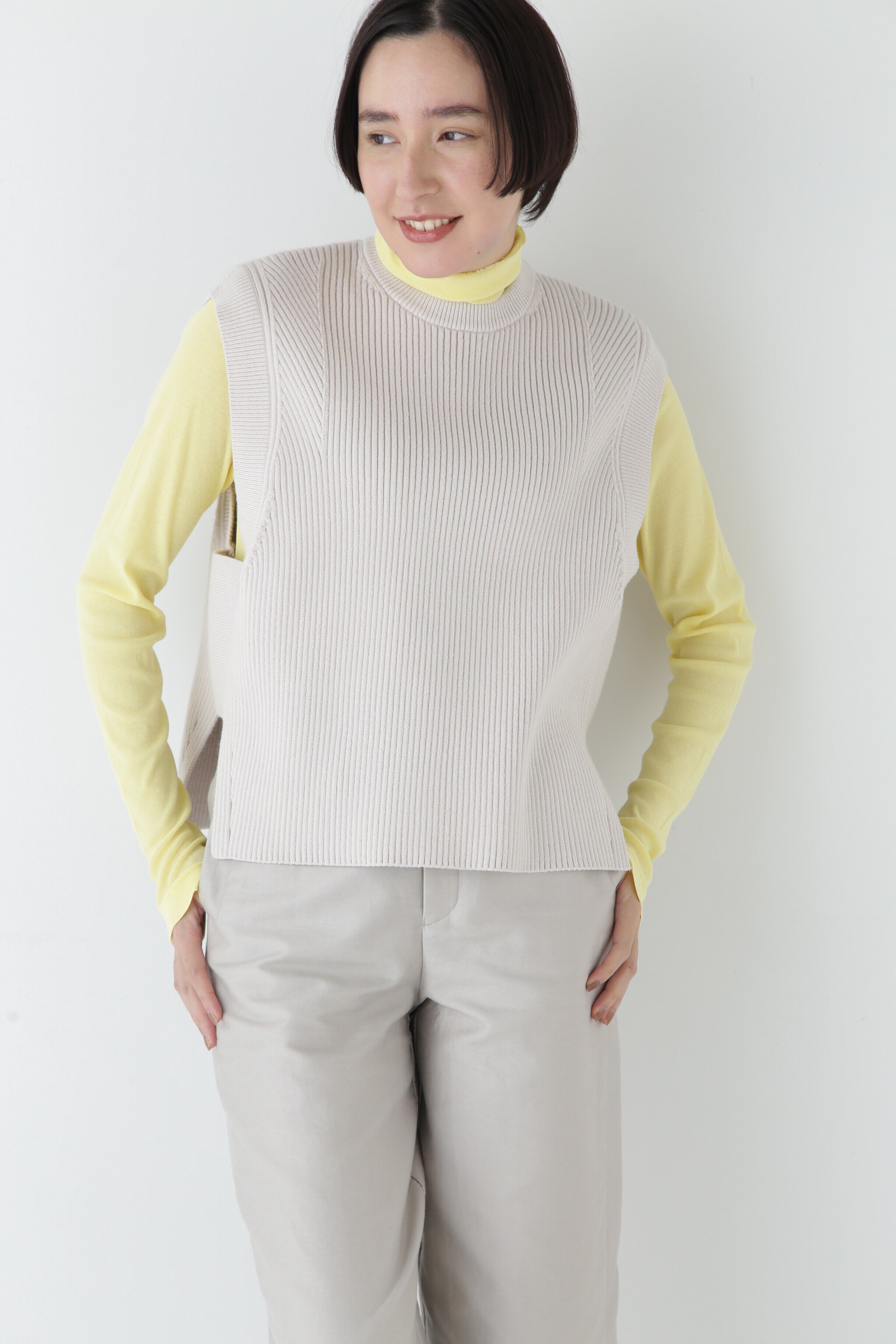  「◆【ウォッシャブル】綿ポリリブ見えクルーベスト」|ニット・セーター|ライトグレー