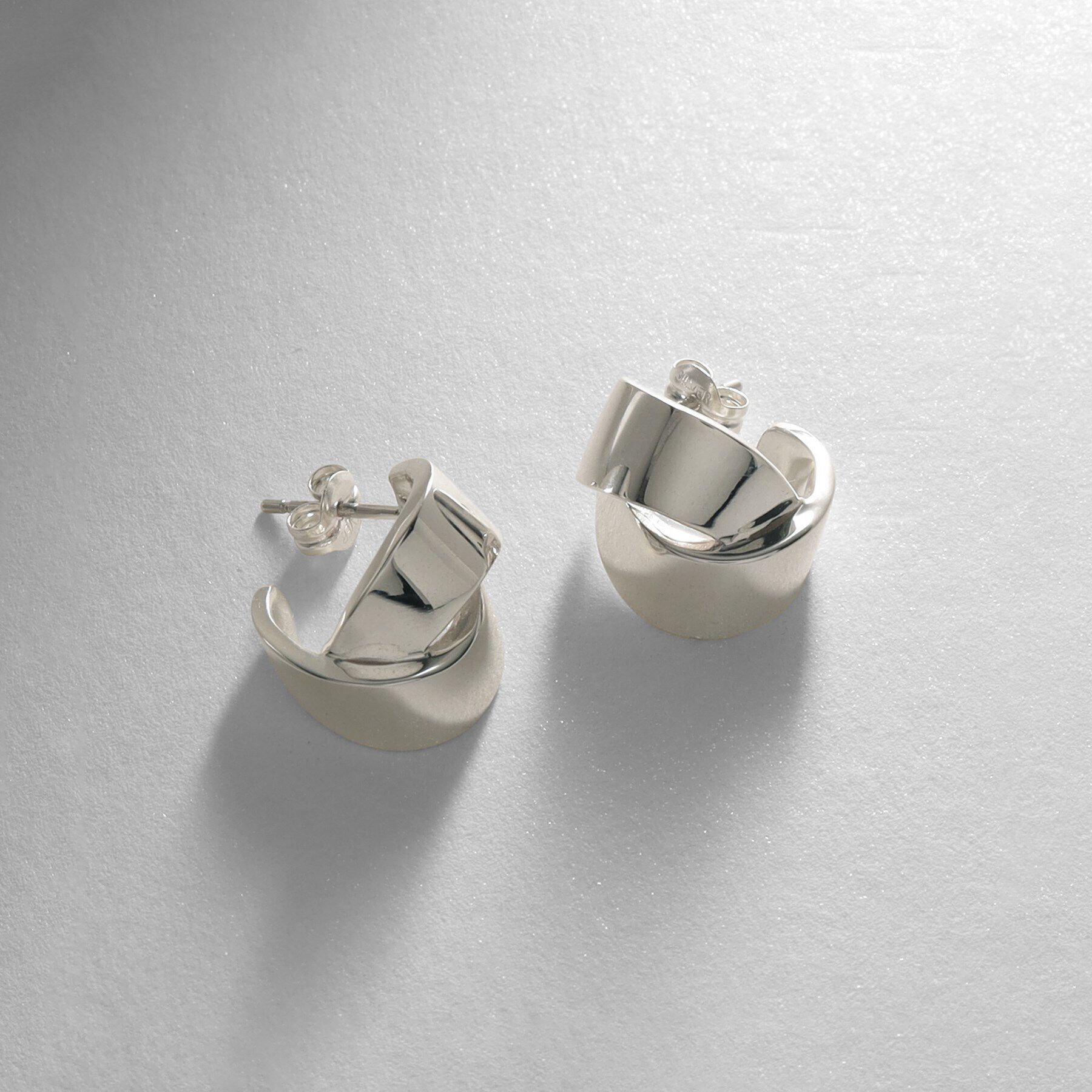 COCOSHNIK ONKITSCH「シルバー フォールディングピアス オーバーラップ」|ピアス|