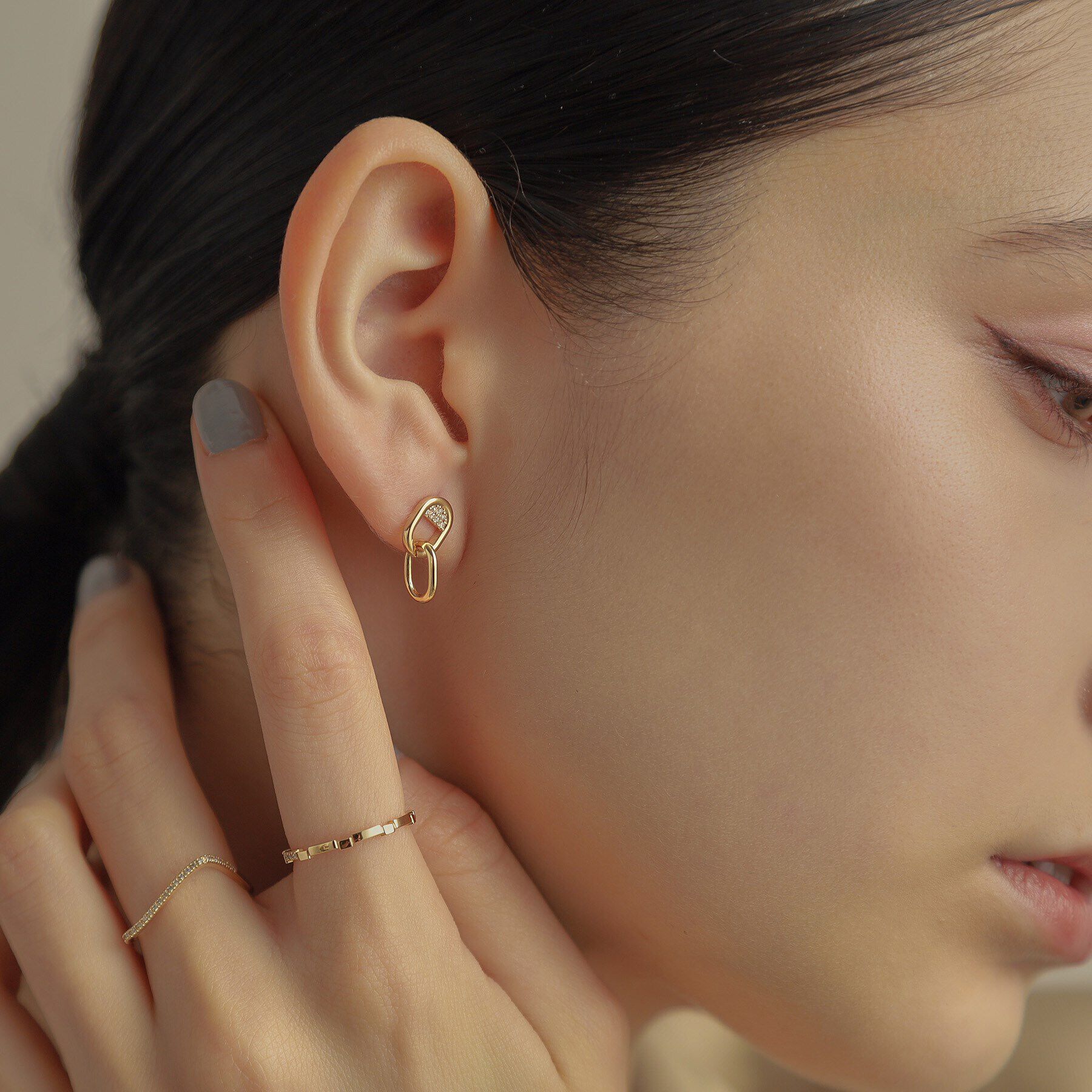 COCOSHNIK「K10ダイヤモンド オーバルフレーム スタッドピアス」|ピアス|