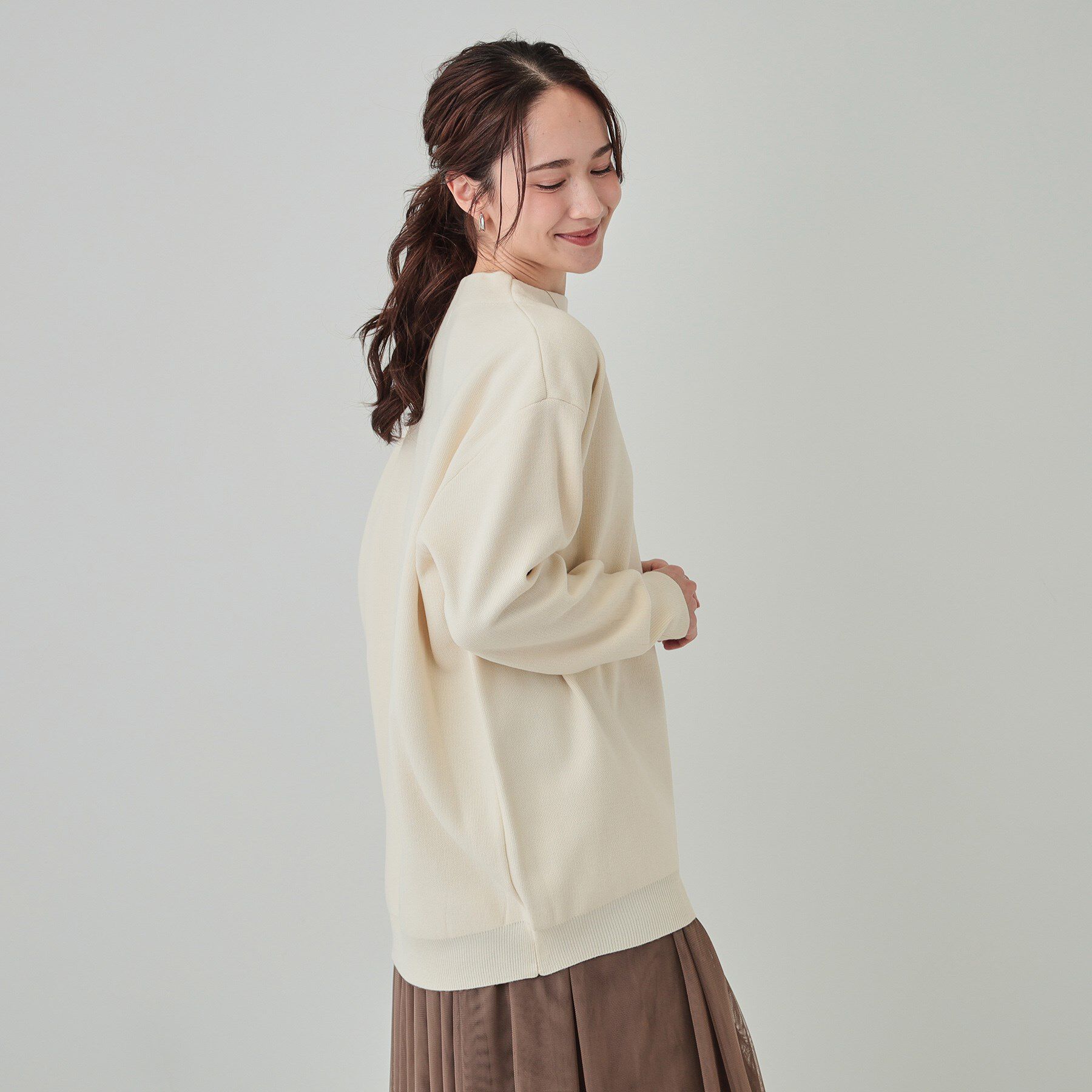 SHOO･LA･RUE「【洗える/体型カバー】絶妙なネックラインにこだわった コクーンニット」|ニット・セーター|