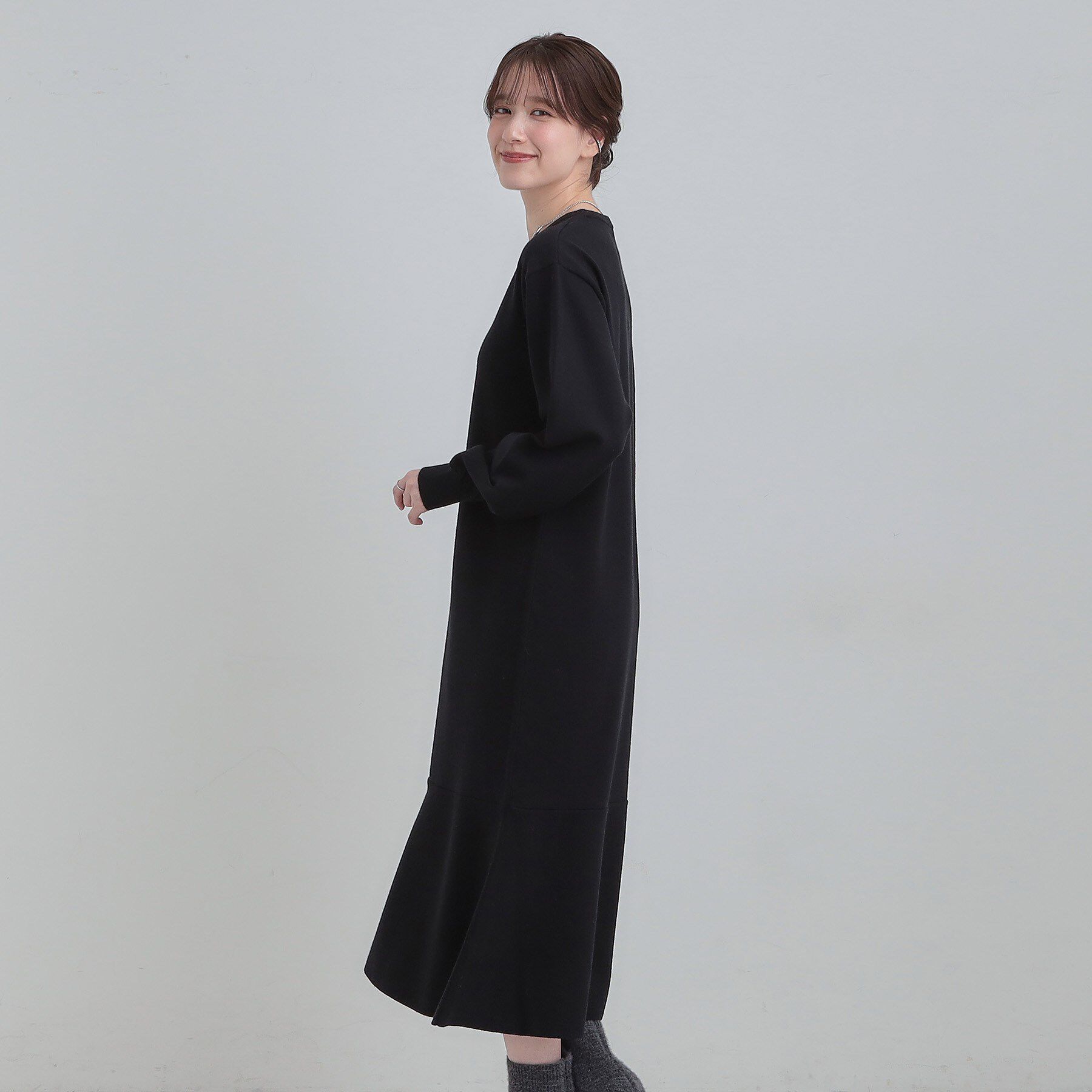 SHOO･LA･RUE「【洗濯機可/S-LL】スタイルがすっきりに見える 裾マーメイドニットワンピース」|ワンピース|