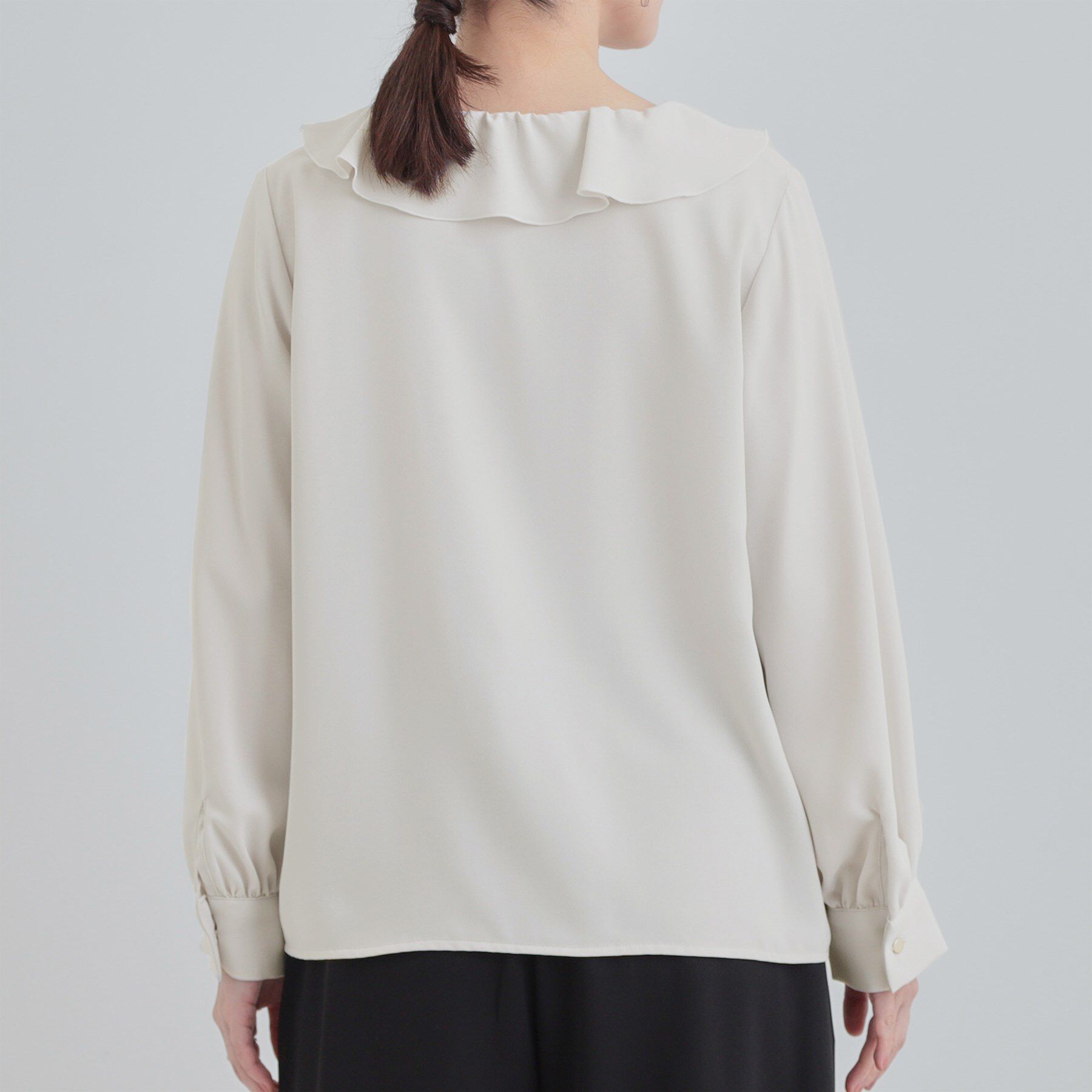 SHOO･LA･RUE「【洗濯機可/S-LL】お顔周りを華やかに。フリル襟ブラウス」|シャツ・ブラウス|