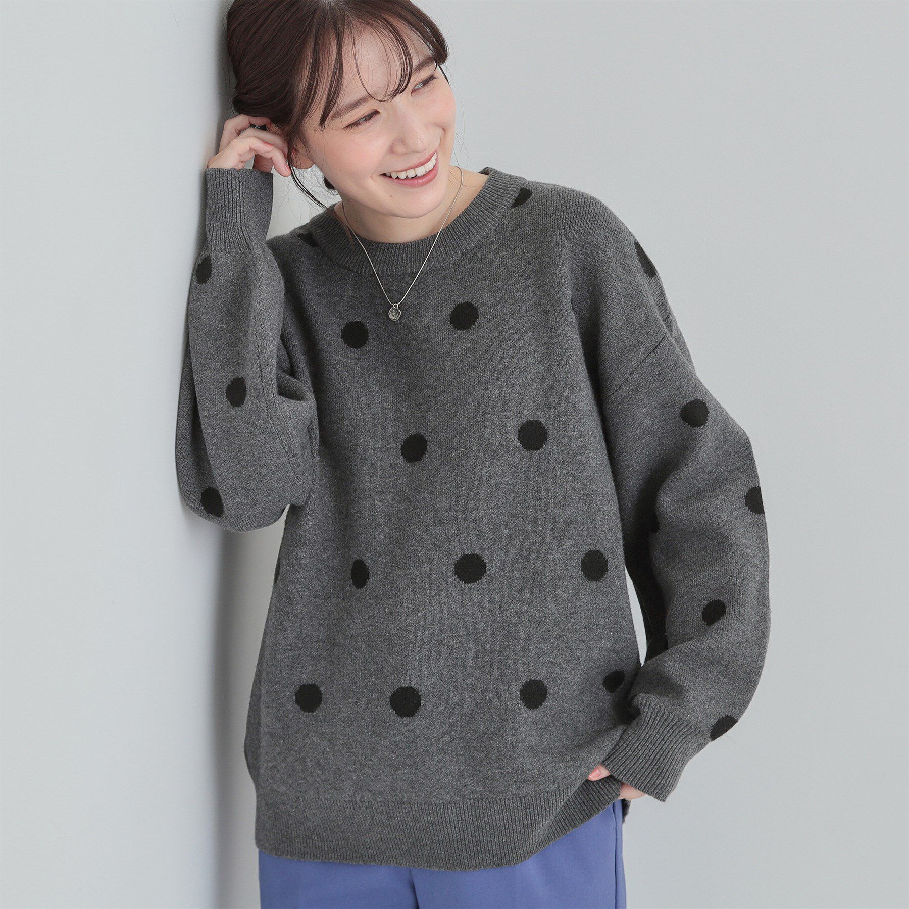 SHOO･LA･RUE「【S-LL/洗濯機可】体型カバーができる 大人のドット柄ニット」|ニット・セーター|グレー(012)